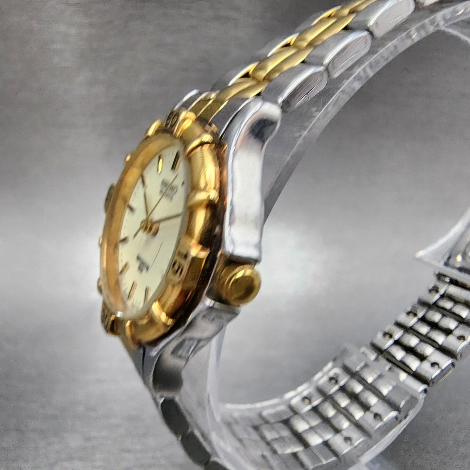 Seiko Sports 50 Watch Women 25mm Luminous Dial Two Tone Date Round New Battery2