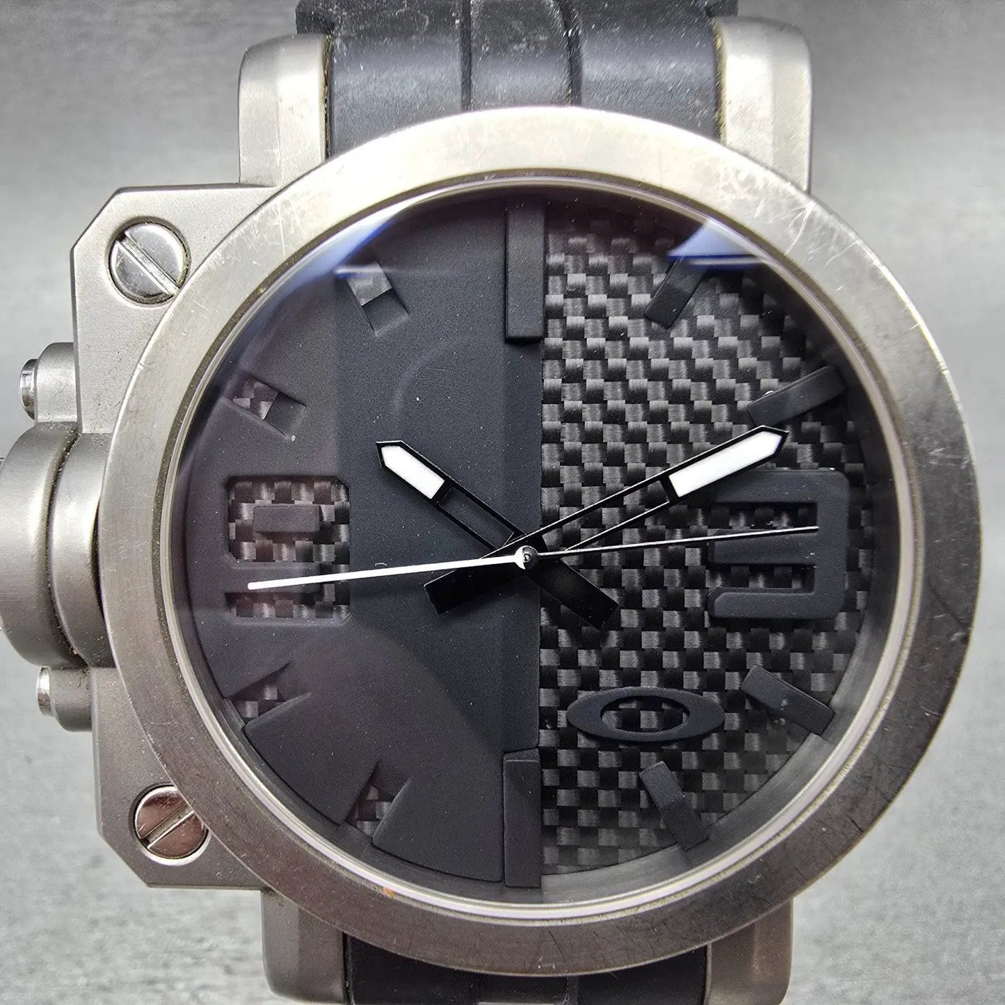 Oakley Gearbox watch Men 50mm Black Dial Titanium Round New Battery1