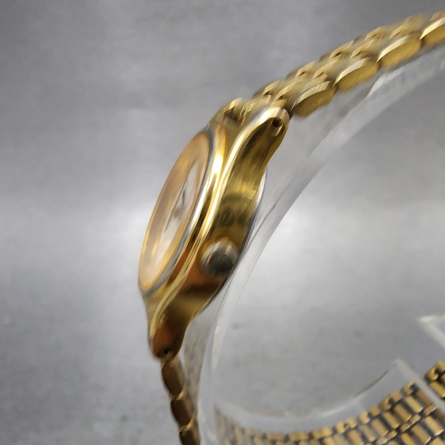 Seiko Watch Women 18mm White Dial Gold Tone Oval V4015109 New Battery VTG2