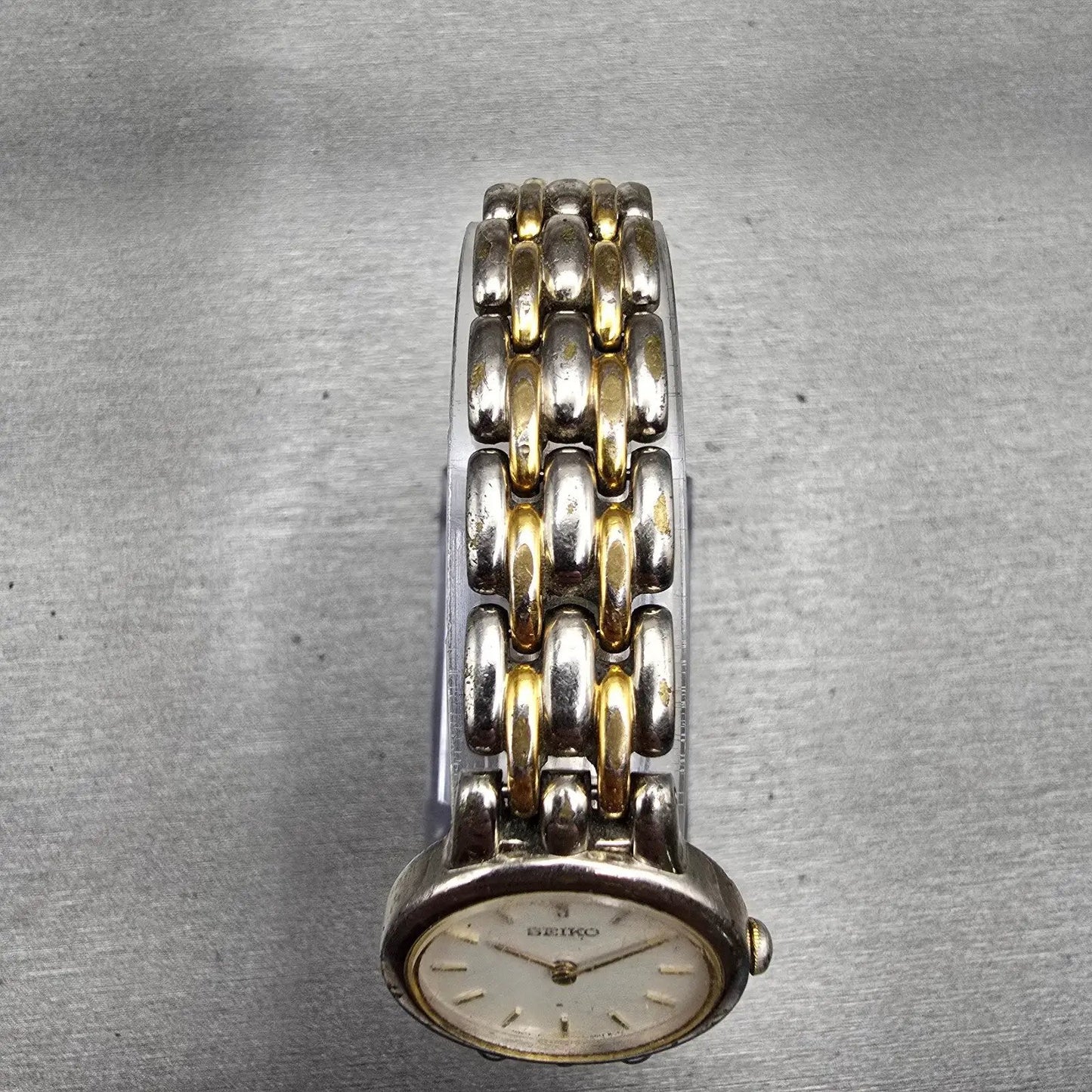 Seiko Watch Women 24mm Silver Dial Two Tone Round V700-6379 New Battery Vintage4