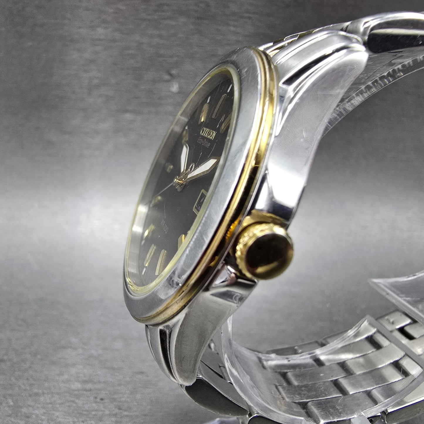 Citizen Eco-Drive Watch Men 40mm Black Dial Two Tone date E111-S064767 Runs2