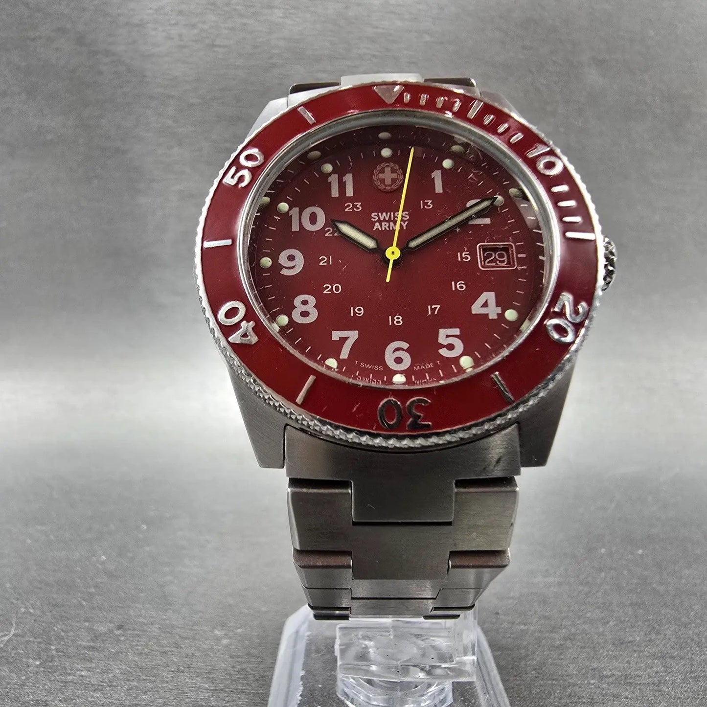 Victorinox Swiss Army Lancer Dive Watch Men 39mm Red Dial Silver Tone Date PARTS9