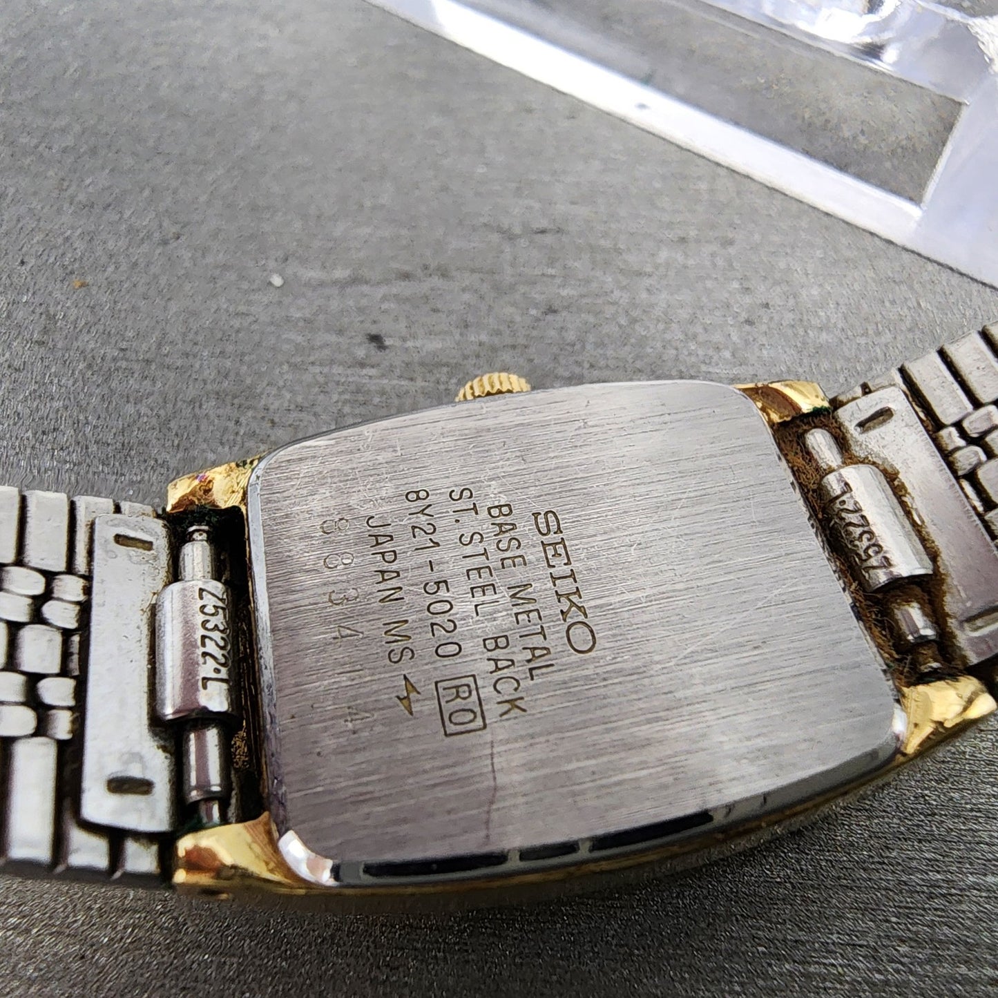 Seiko Watch Women 19mm Red Dial Gold Tone Rectangle 8Y215020 New Batt B129