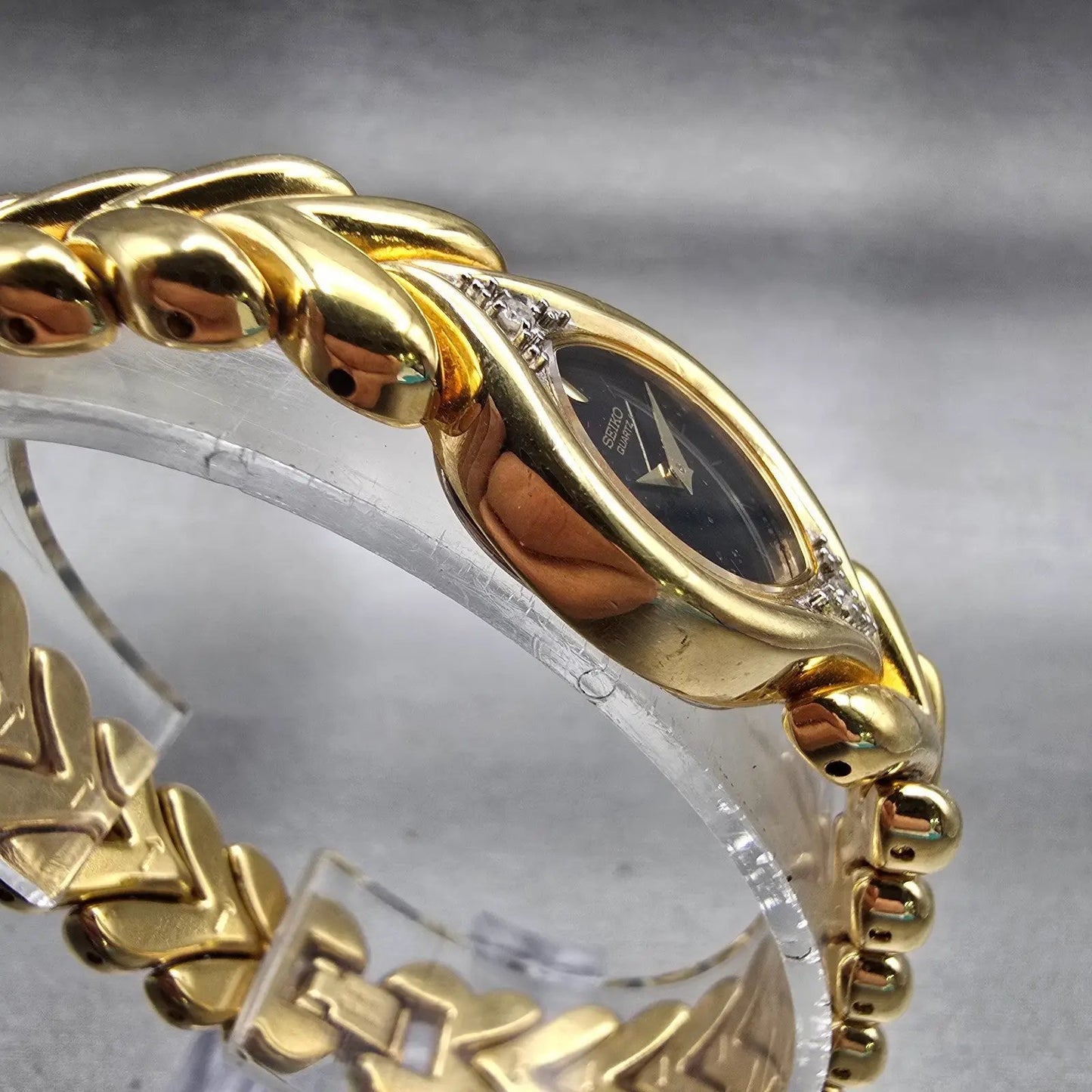 Seiko Watch Women 17mm Black Dial Gold Tone Gemmed 4N00-5979 New Battery Vintage3