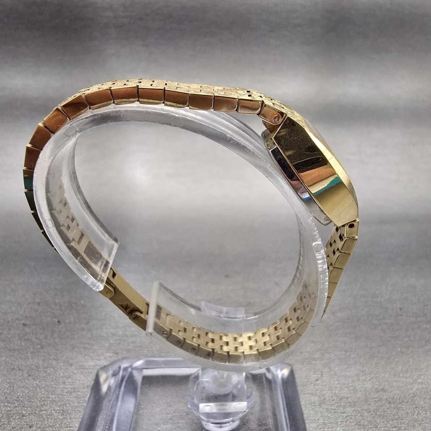 Citizen Watch Women 18mm Gold Dial Gold Tone Oval 4-152921 Manual Wind Works VTG8