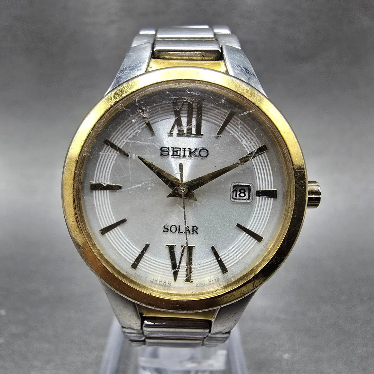 Seiko Solar Watch Women 29mm Silver Dial Two Tone Date Round V137-0BH0 Runs JP0