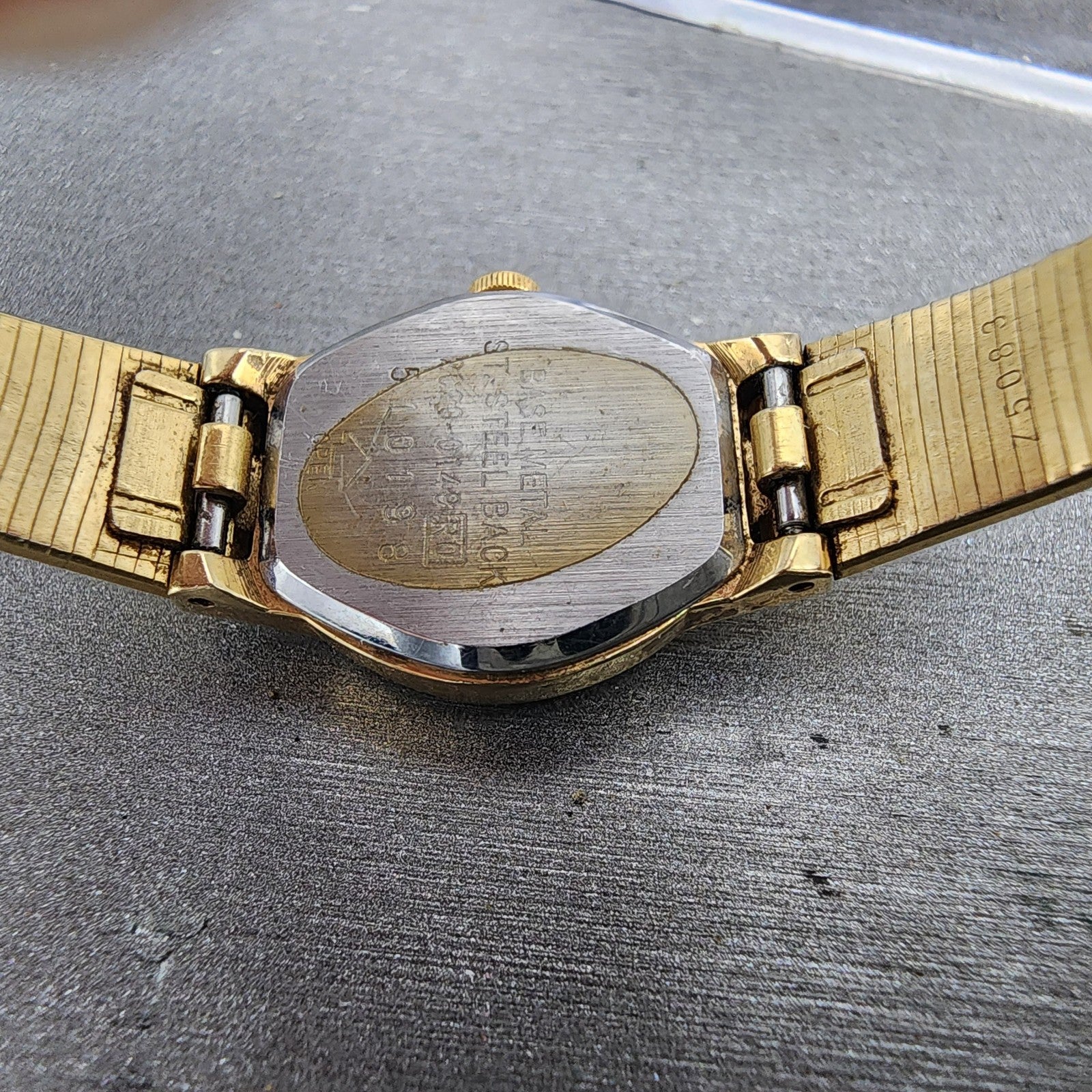 Seiko Watch Women 17mm Champange Dial Gold Tone Round 2C200149 New Battery9