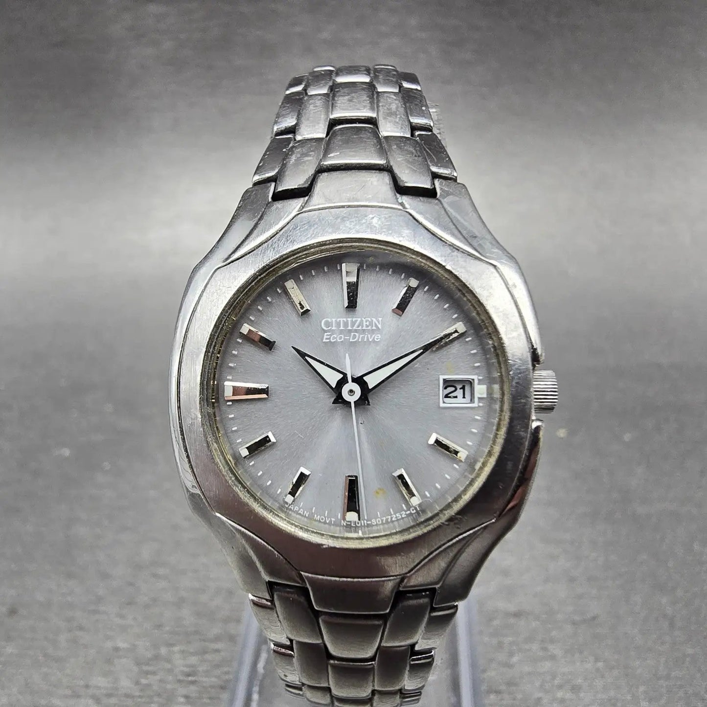 Citizen Eco-Drive Watch Women 25mm Gray Dial Silver Tone Date E011-S049601 RunsK3