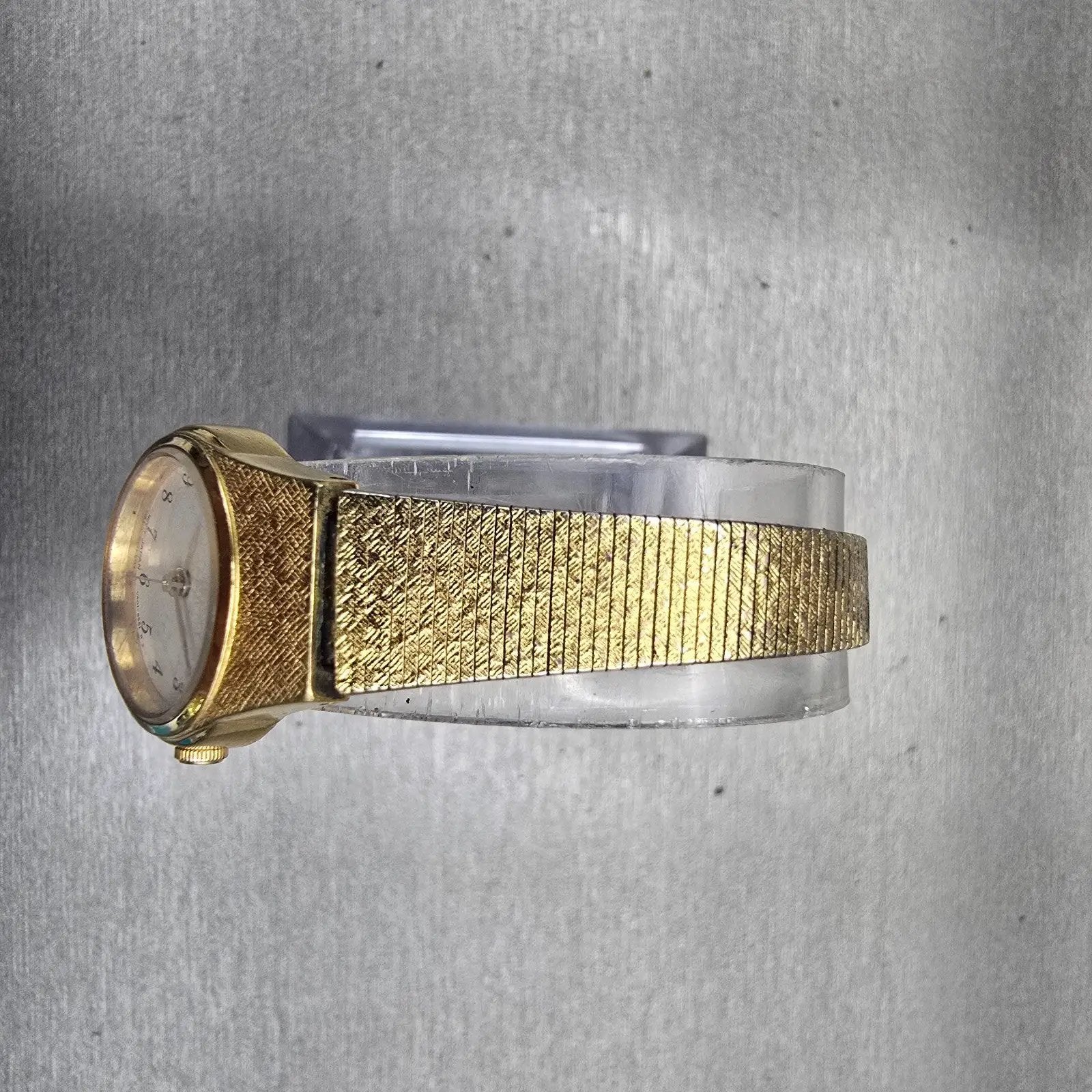 Seiko Watch Women 19mm Ivory Dial Gold Tone Round V401-1819 New Battery Vintage4