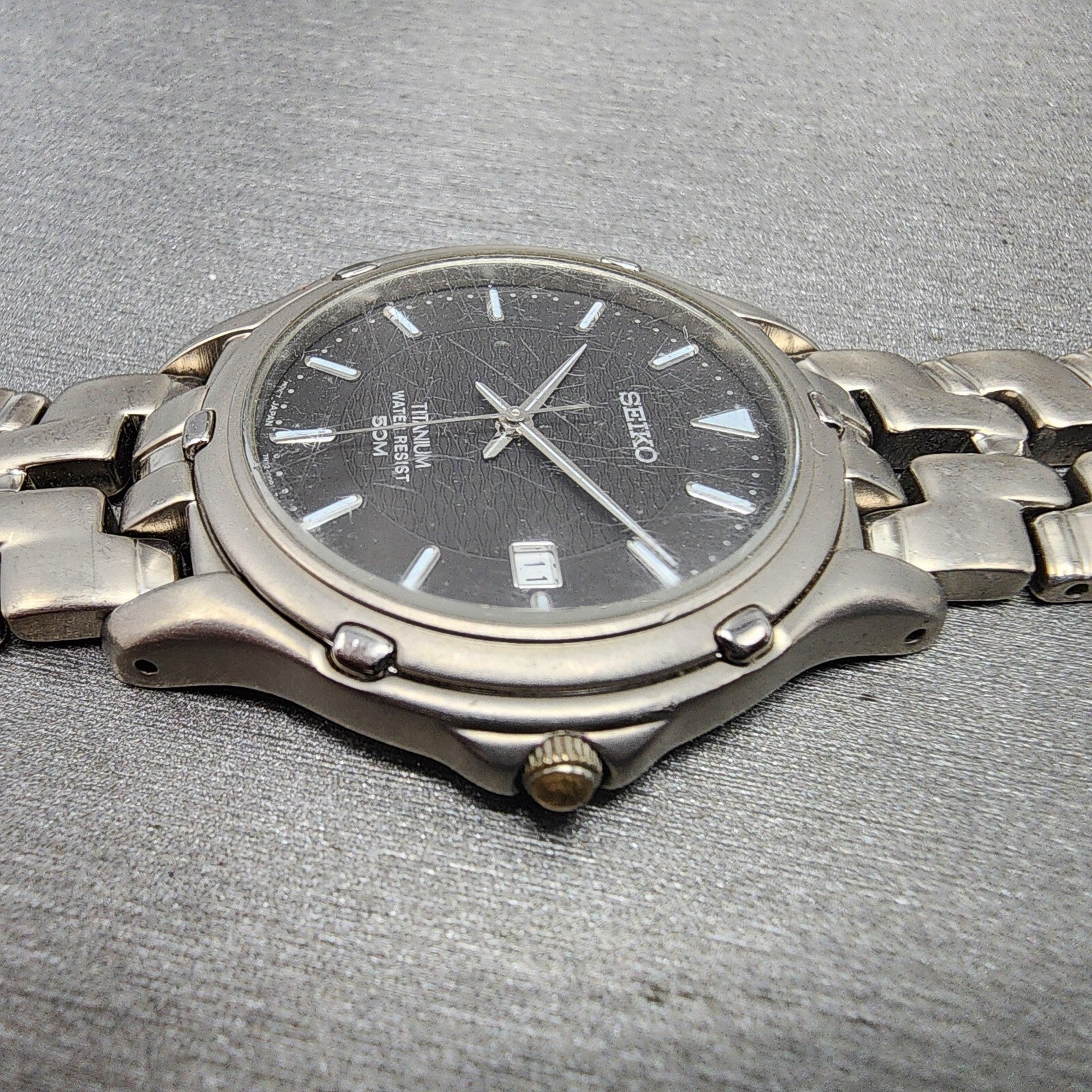 Seiko Titanium Watch Men 35mm Black Dial Gray Tone Date 7n320069 BROKEN BAND2