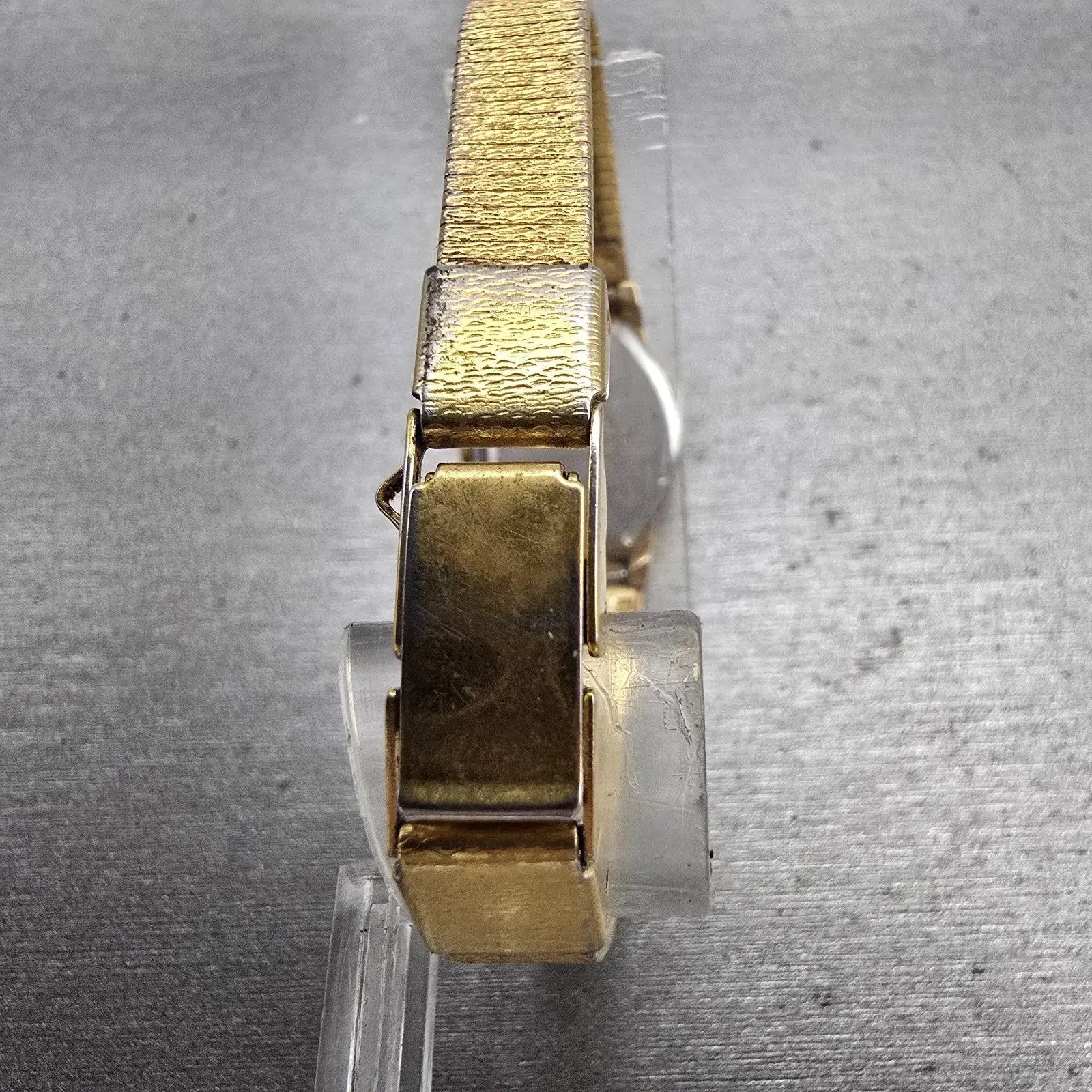Seiko Watch Women 17mm Gold Dial Gold Tone Oval 1400-8339 New Battery Vintage7