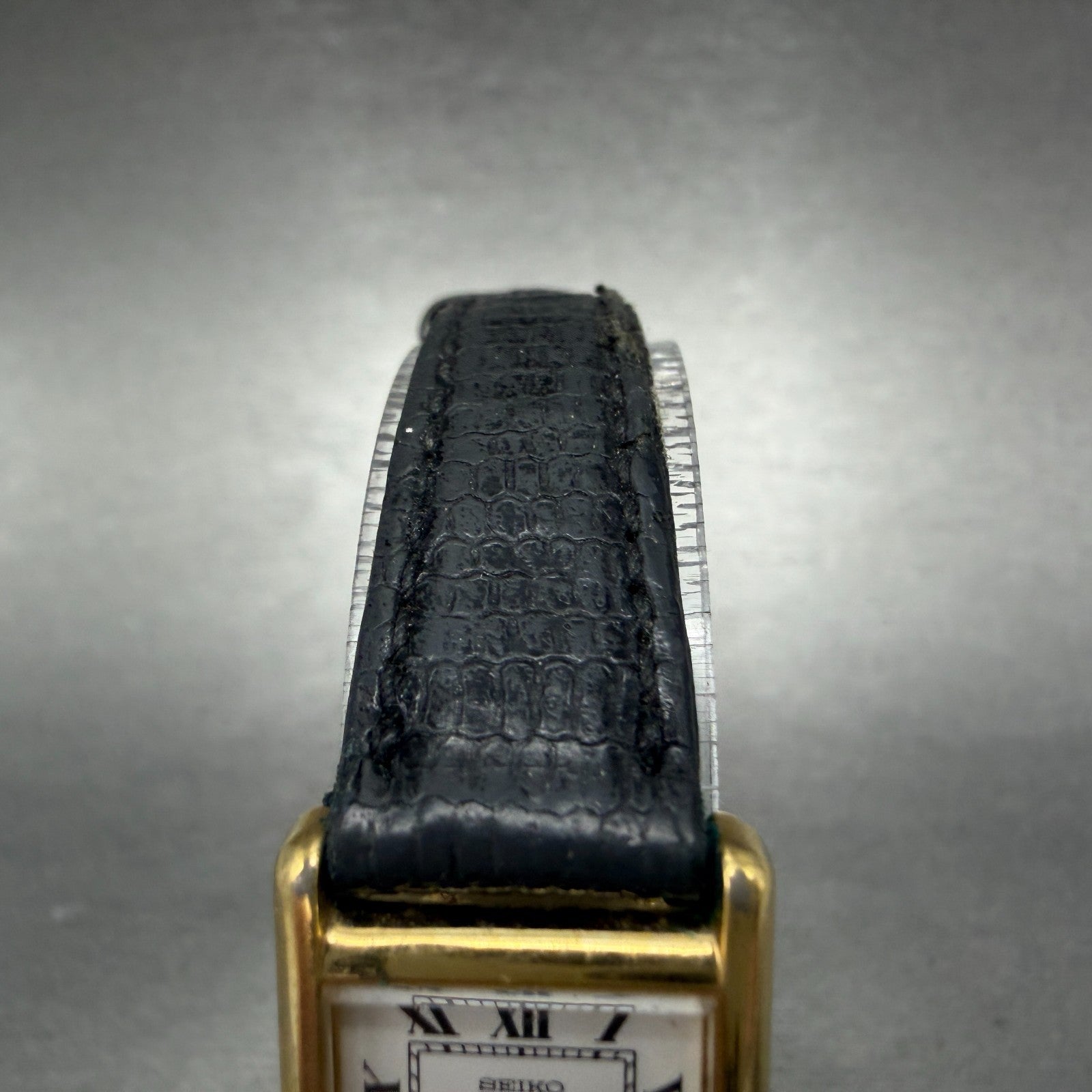 Seiko Tank watch Women 18mm White Dial Gold Tone Rectangle 2Y00-5470 New Battery4