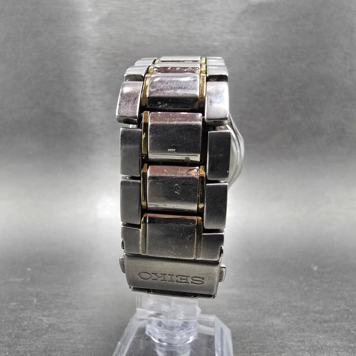 Seiko Solar Watch Men 40mm Gray Dial Two Tone Date Round V157-0AK0 Runs7