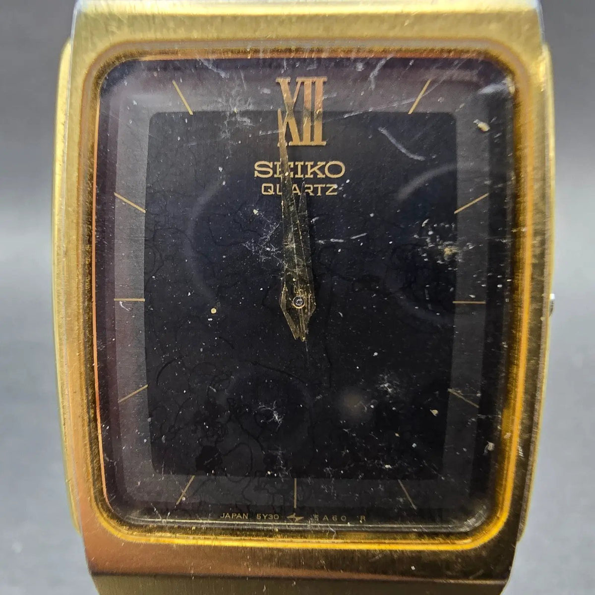Seiko Tank Watch Men 26mm Black Dial Gold Tone Rectagle 5Y30-5B59 PARTS NO CROWN2