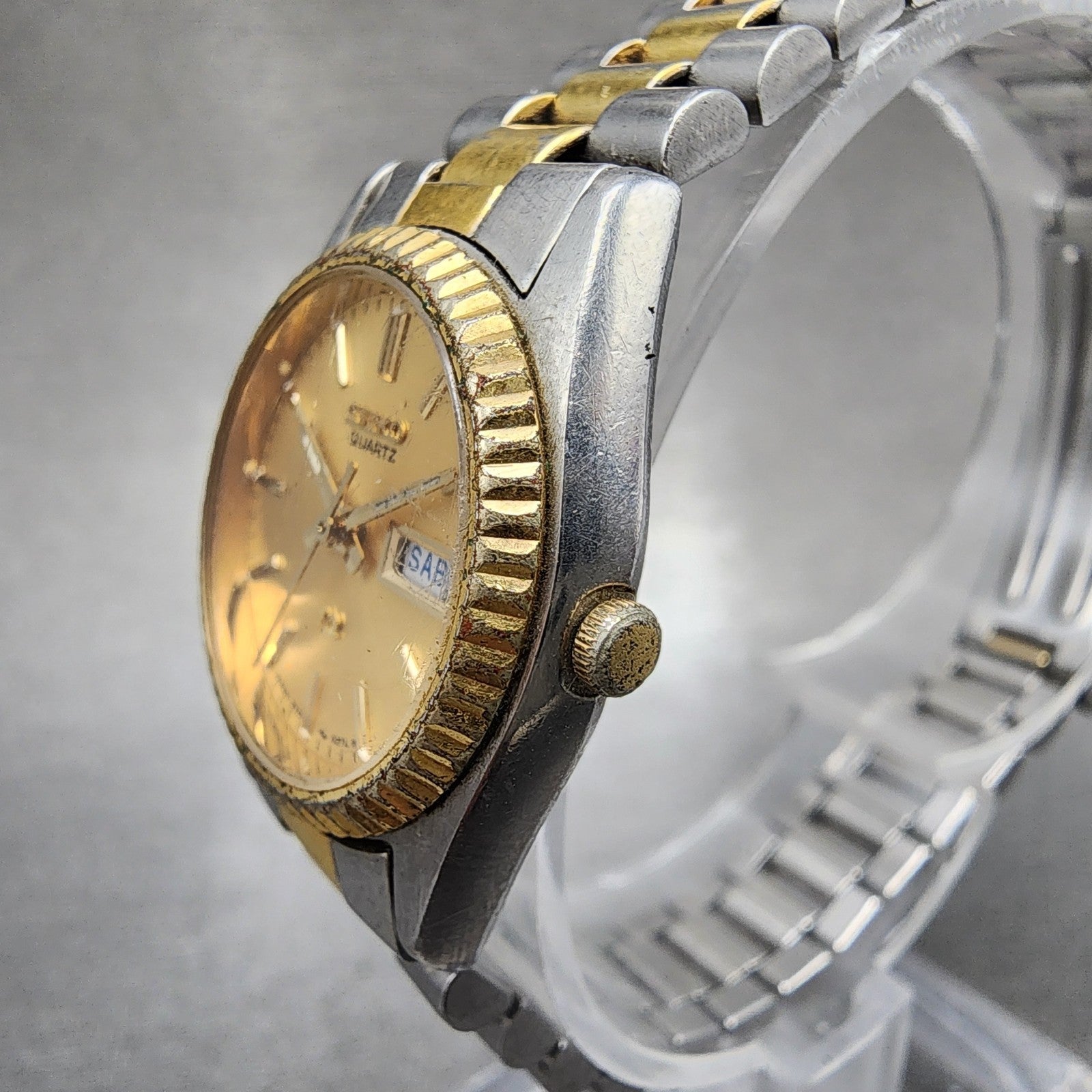 Seiko SQ Watch Women 24mm Gold Dial Two Tone Daydate 24mm Round New Battery B122