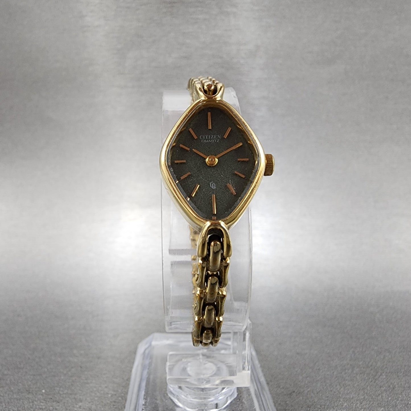 Citizen CQ Watch Women 17mm Green Dial Gold Tone Oval 4832230 New Battery5