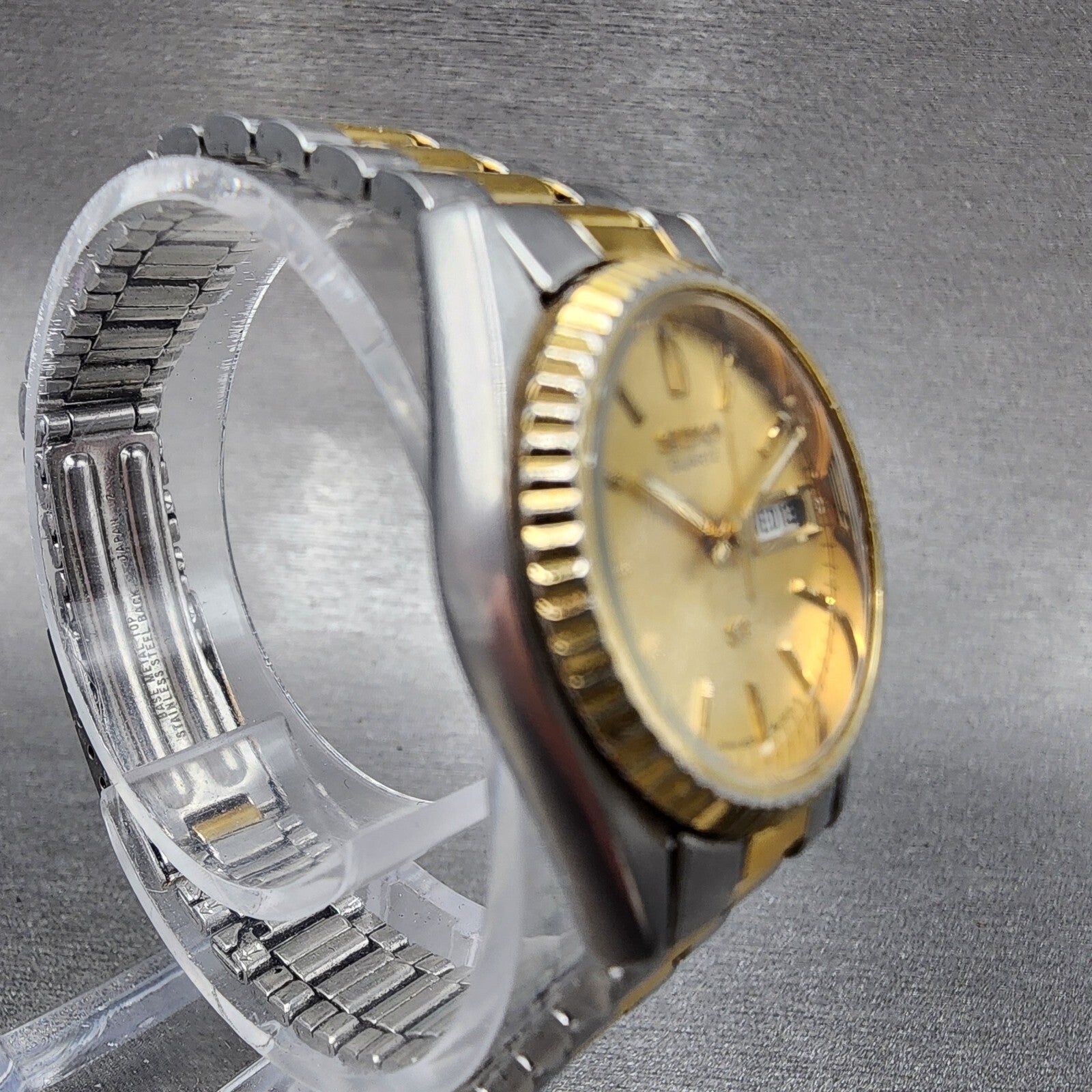 VTG Seiko SQ Watch Women 24mm Gold Dial Two Tone Daydate Round 3E230A60 New Bat3
