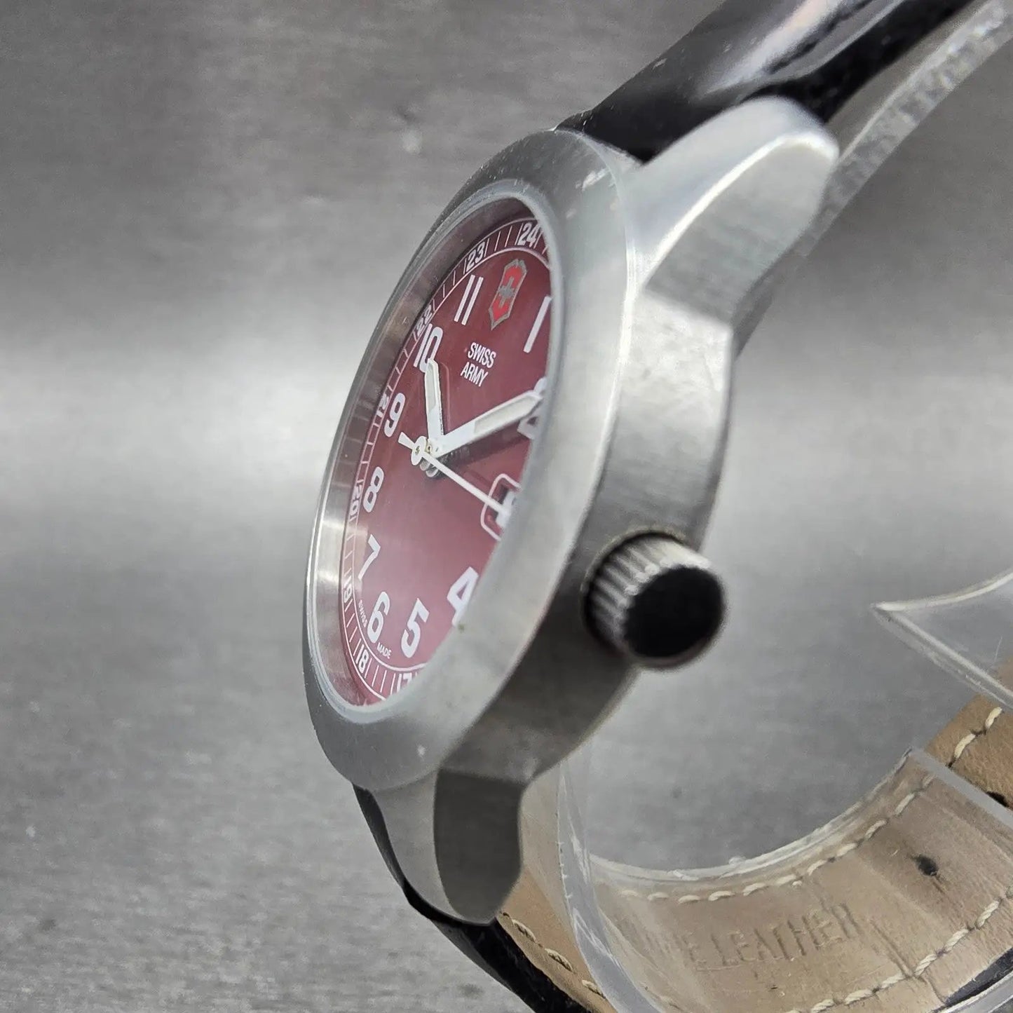 Victorinox Swiss Army Watch Women 30mm Red Dial Silver Tone Date New Battery2