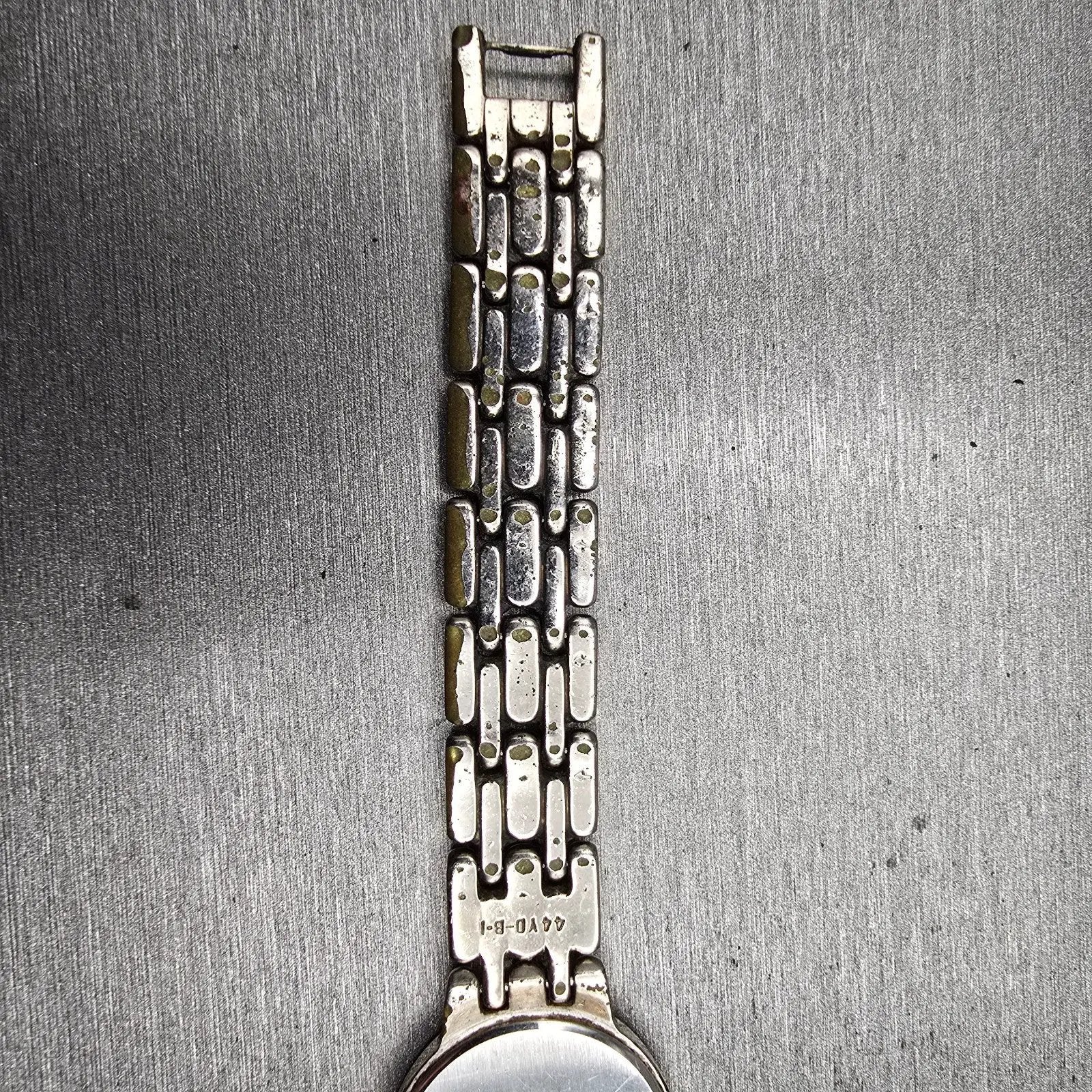Seiko Watch Women 24mm Silver Dial Two Tone Round V700-6379 New Battery Vintage11