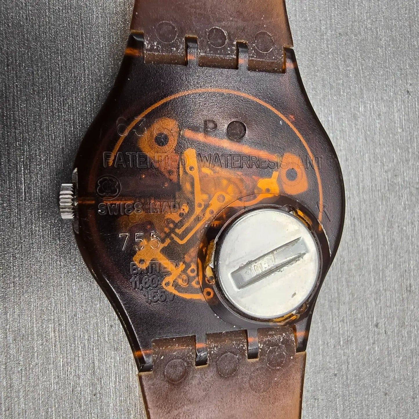 Swatch RUFFLED FEATHERS Watch Men Brown Dial Brown Round GF100 New battery VTG10