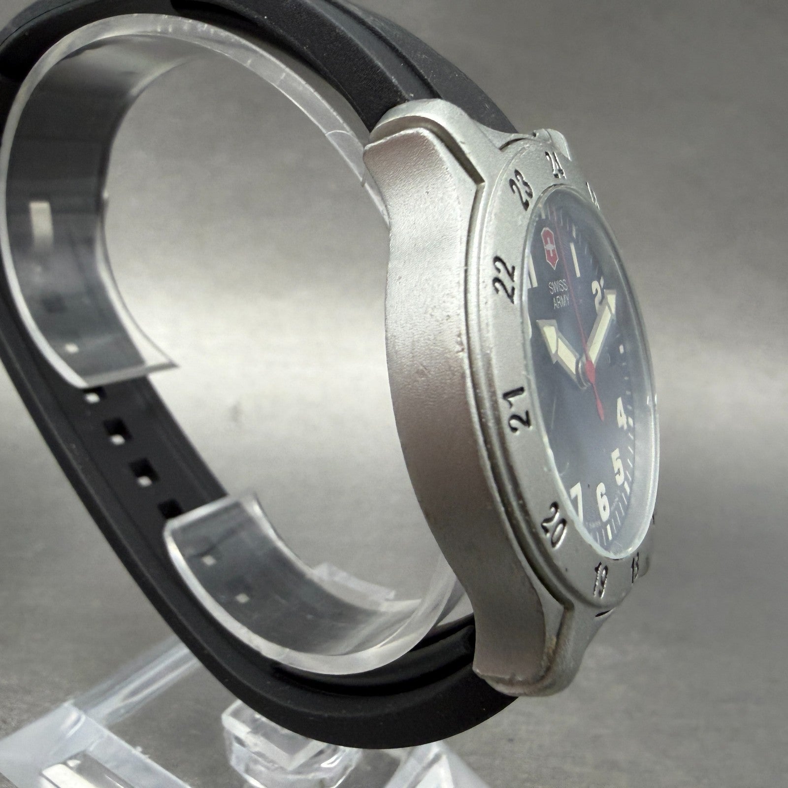Swiss Army Watch Men 39mm Black Dial Silver Tone Round MK-5057 New Battery VTG3