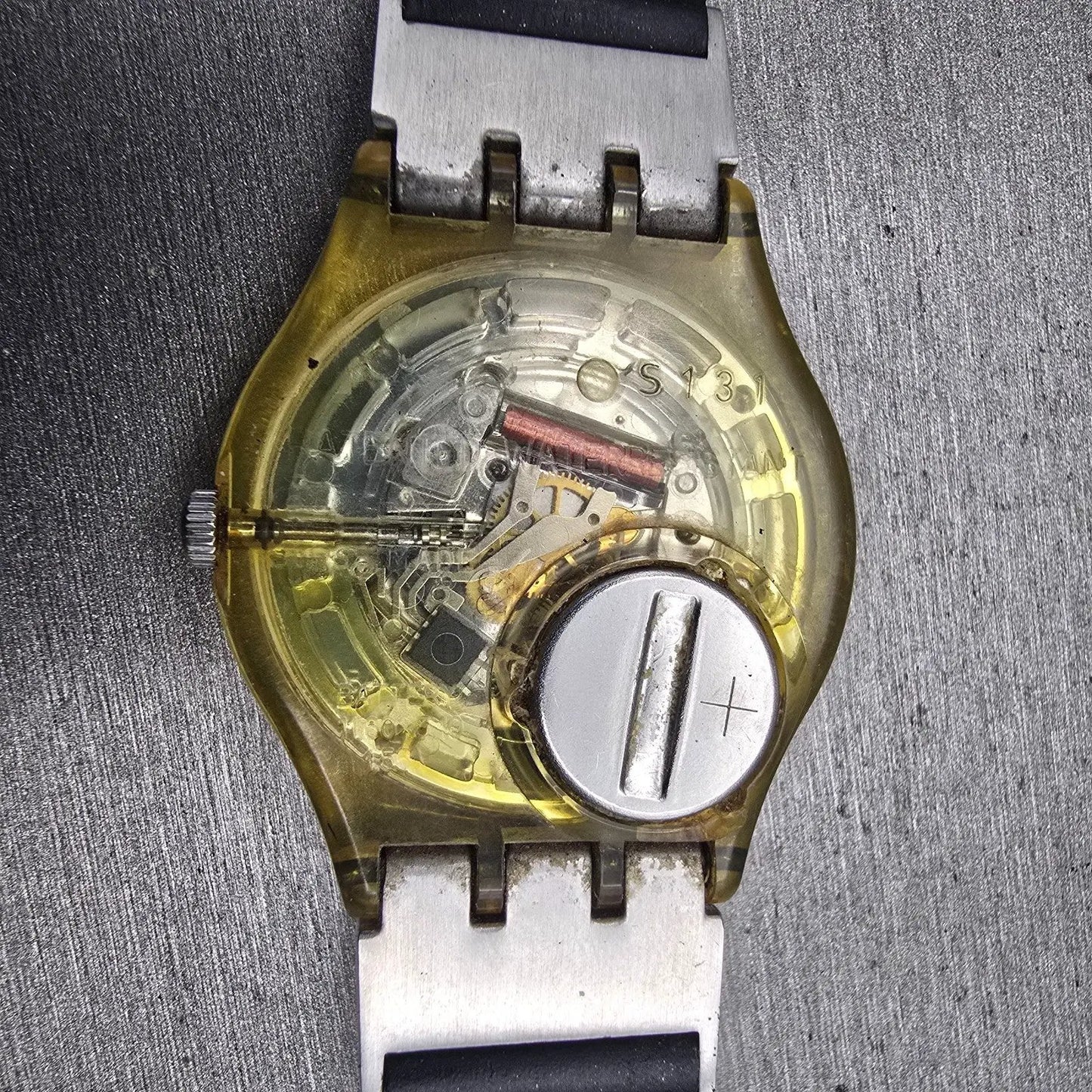 Swatch PLAITED Watch Men 34mm Silver Dial Amber Case GK350 New Battery Vintage10
