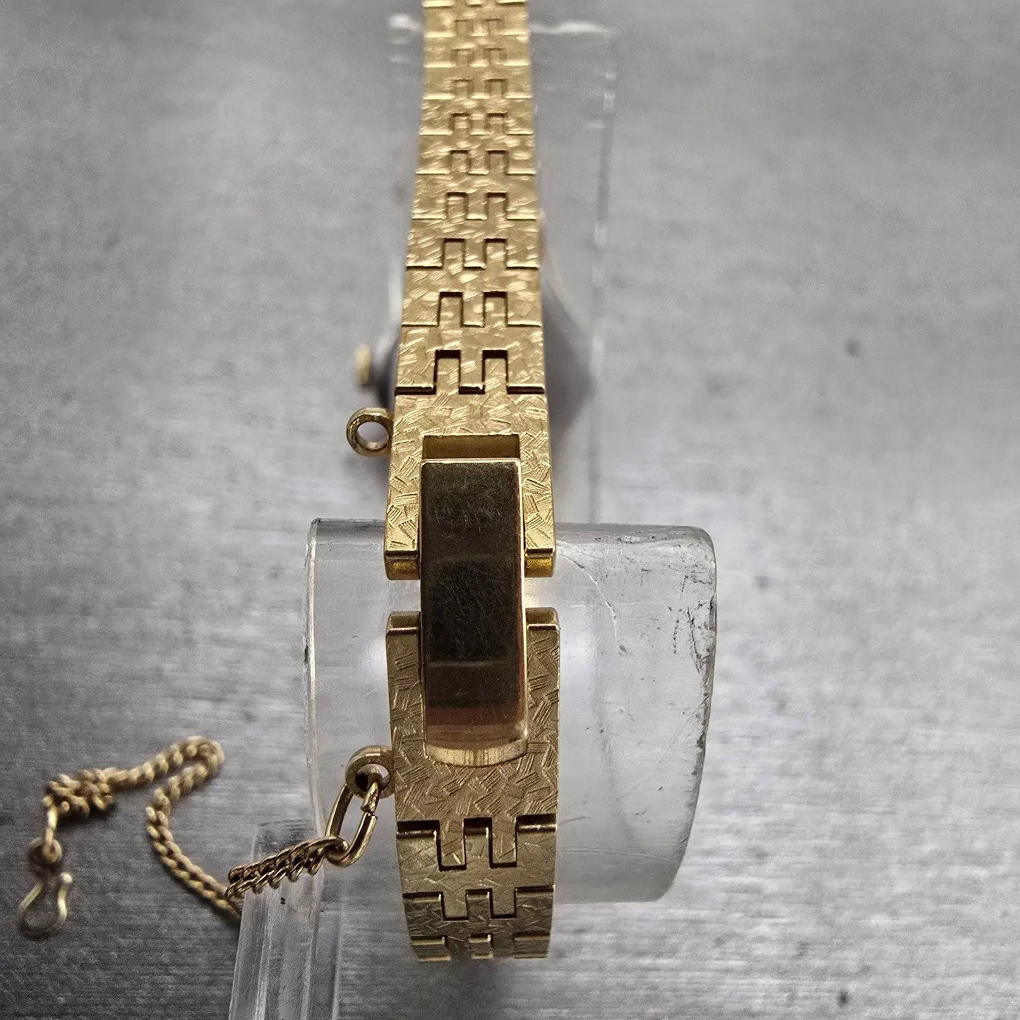 Seiko Watch Women 18mm Champagne Dial Gold Tone Oval 1400-7389 New Battery VTG7