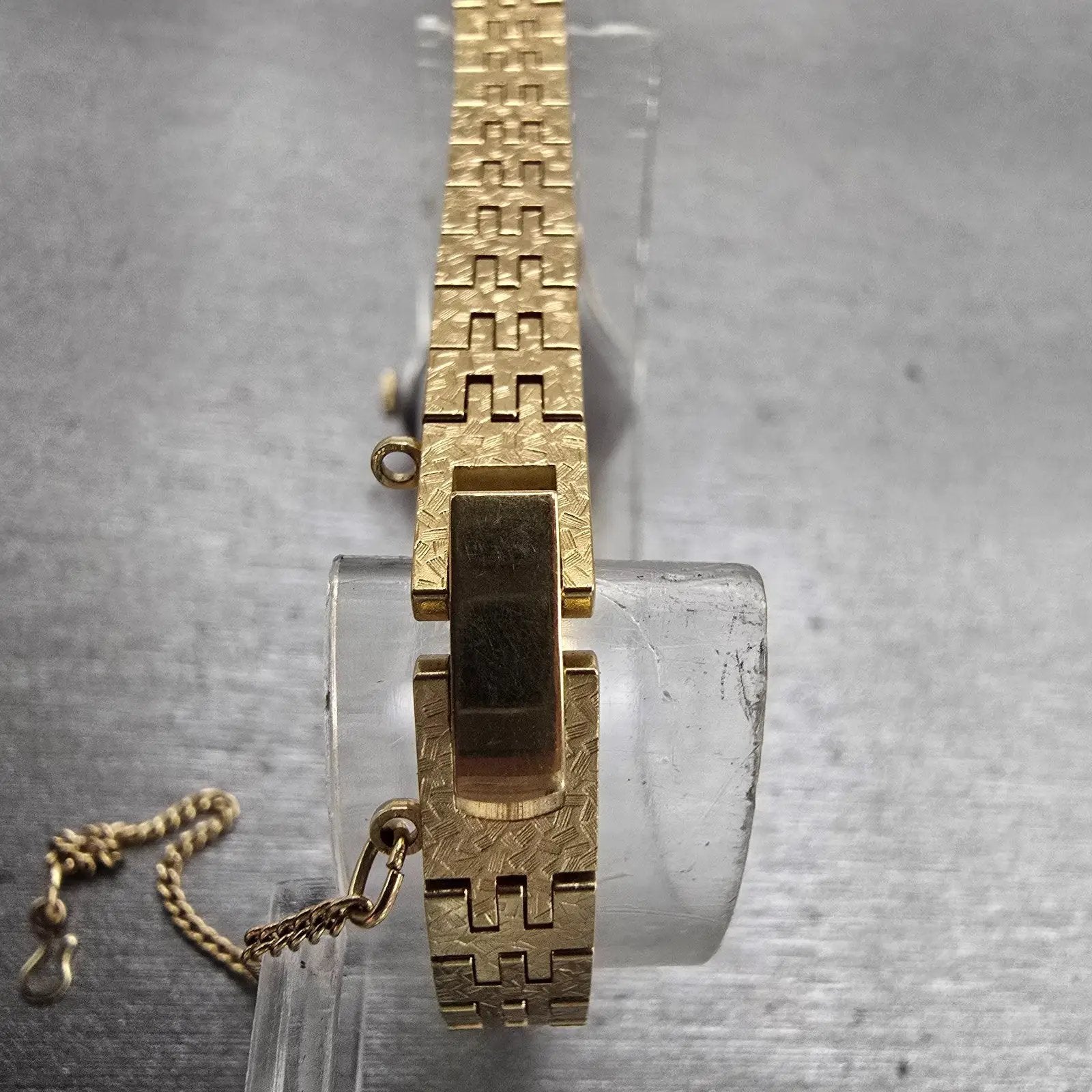 Seiko Watch Women 18mm Champagne Dial Gold Tone Oval 1400-7389 New Battery VTG7