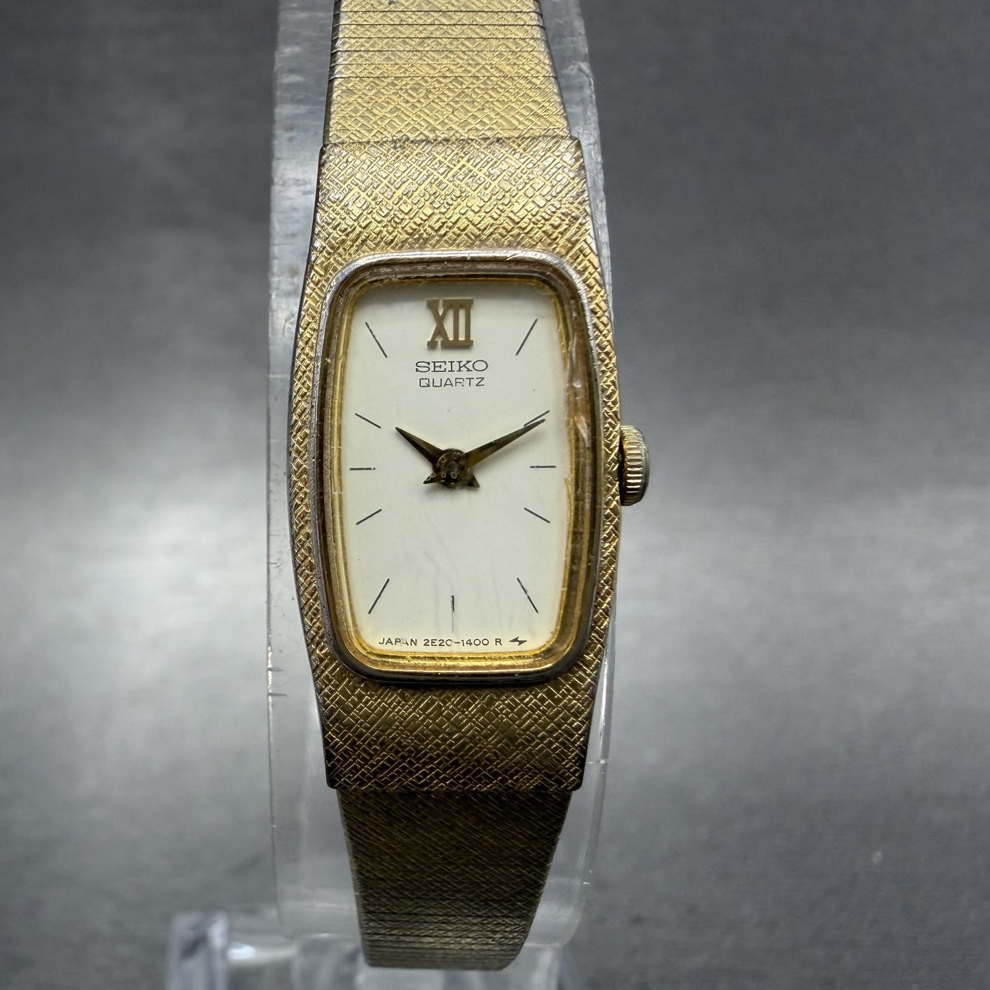 Seiko watch Women 13mm White Dial Gold Tone Rectangle 2e20-6139 New Battery0