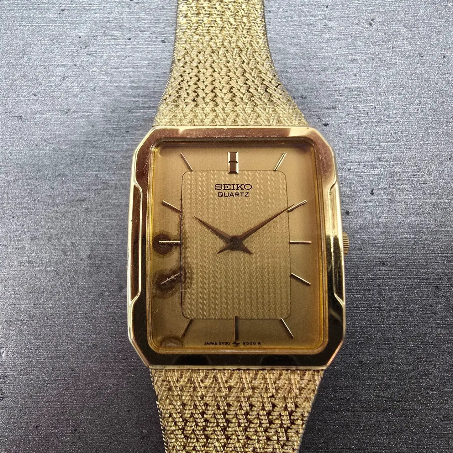 Seiko Tank Watch Men 25mm Champagne Dial Gold Tone Rectangle 5Y30-5B49 PARTS0
