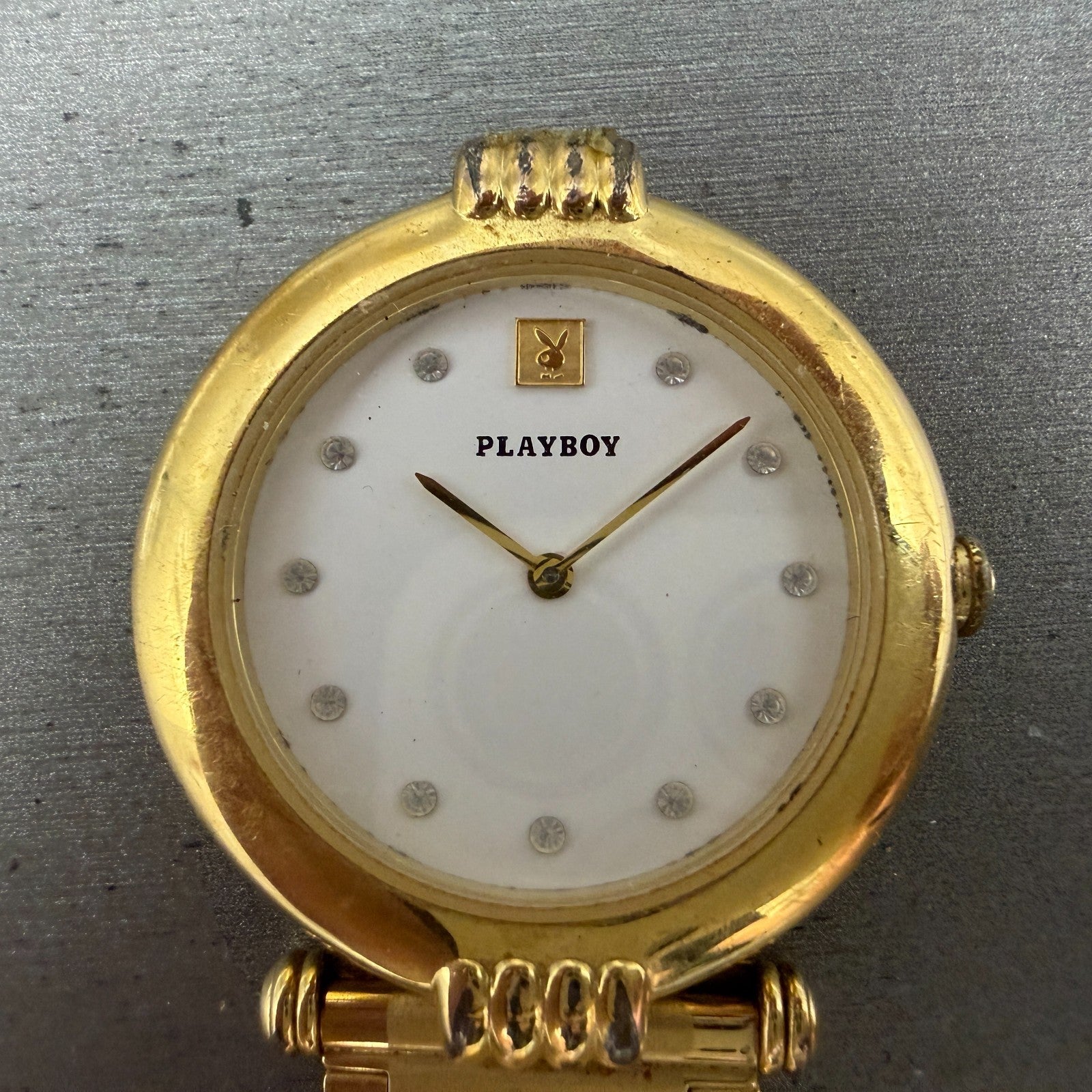 Playboy Watch Men 34mm White Dial Gold Tone Round 5307 BROKEN BAND New battery1