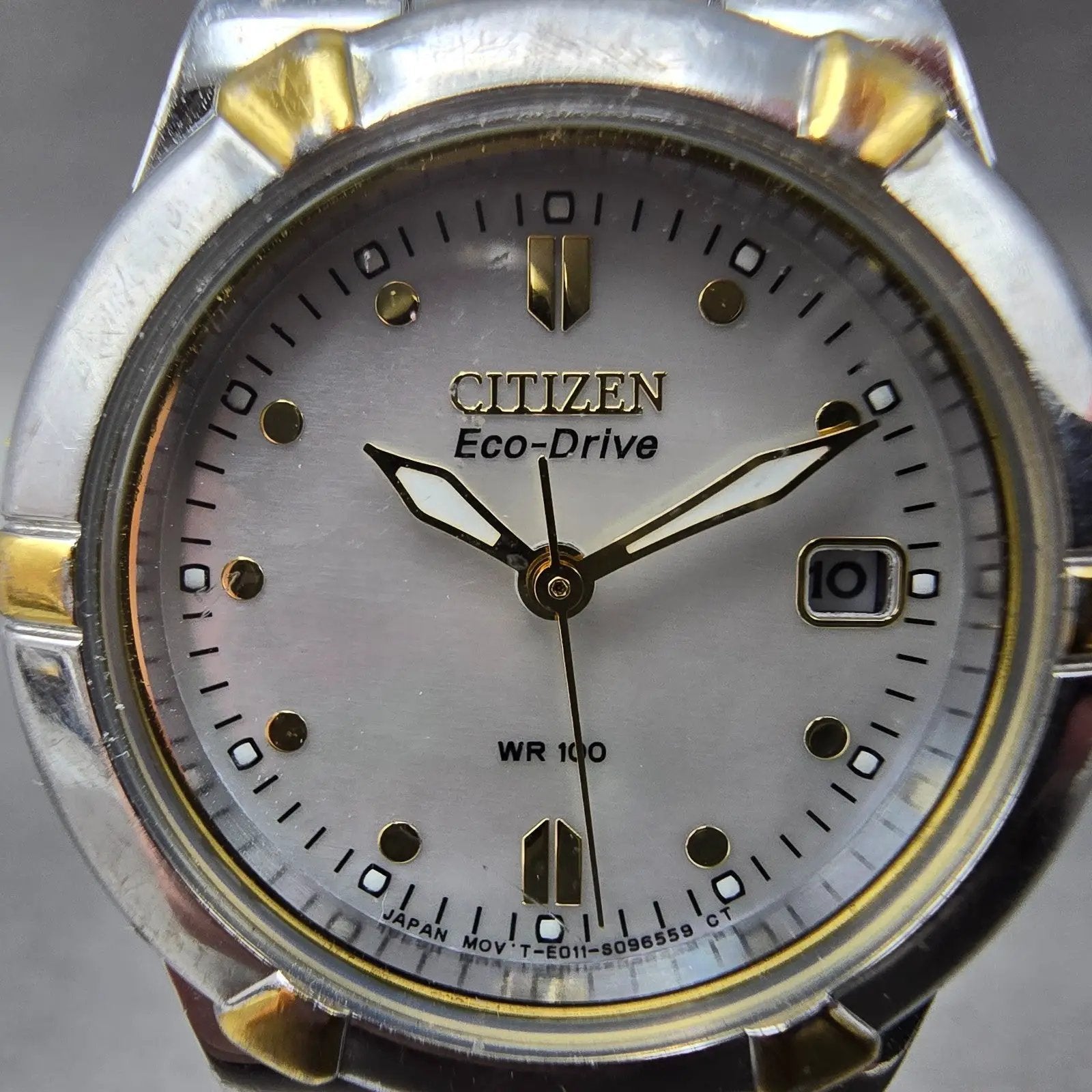 Citizen Eco-Drive Watch Women 26mm MOP Dial Two Tone Date E011-S064881 Runs BIKN1