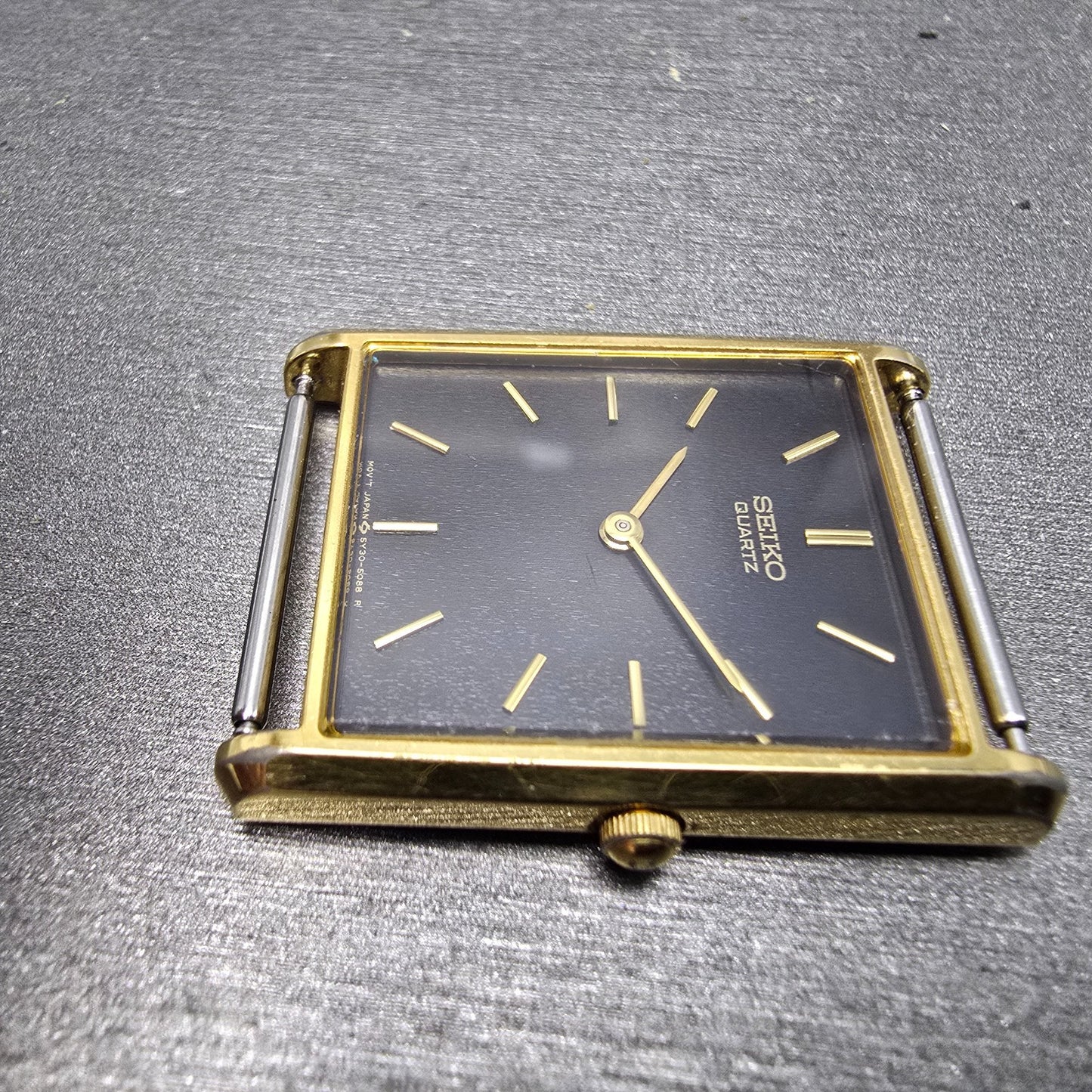 Seiko Tank Watch Men 25mm Black Dial Gold Tone Rectangle 5Y30-5069 PARTS Vintage7