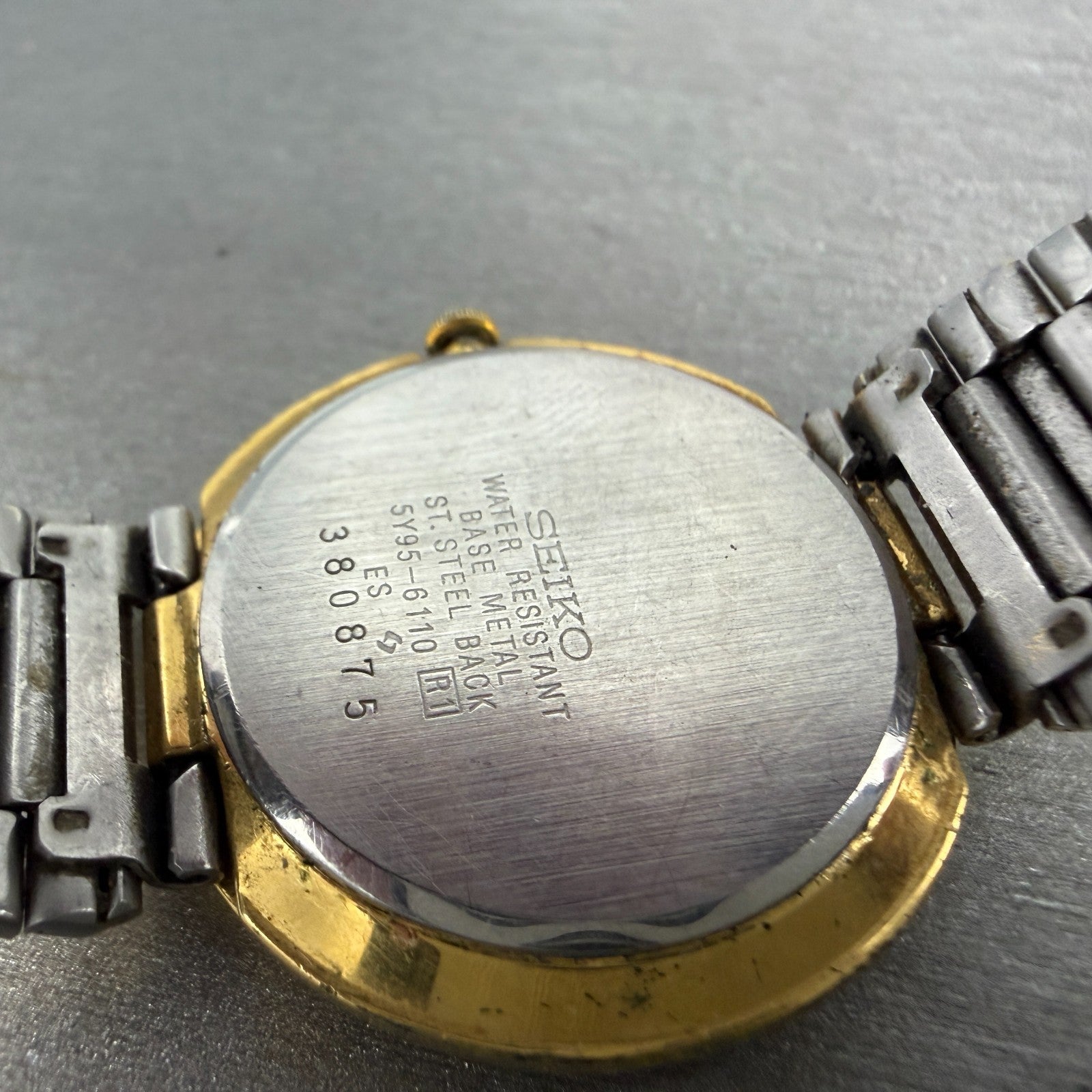 Seiko Watch Unisex 31mm Cream Dial Gold Tone Round 5Y95-6110 New Battery Vintage9