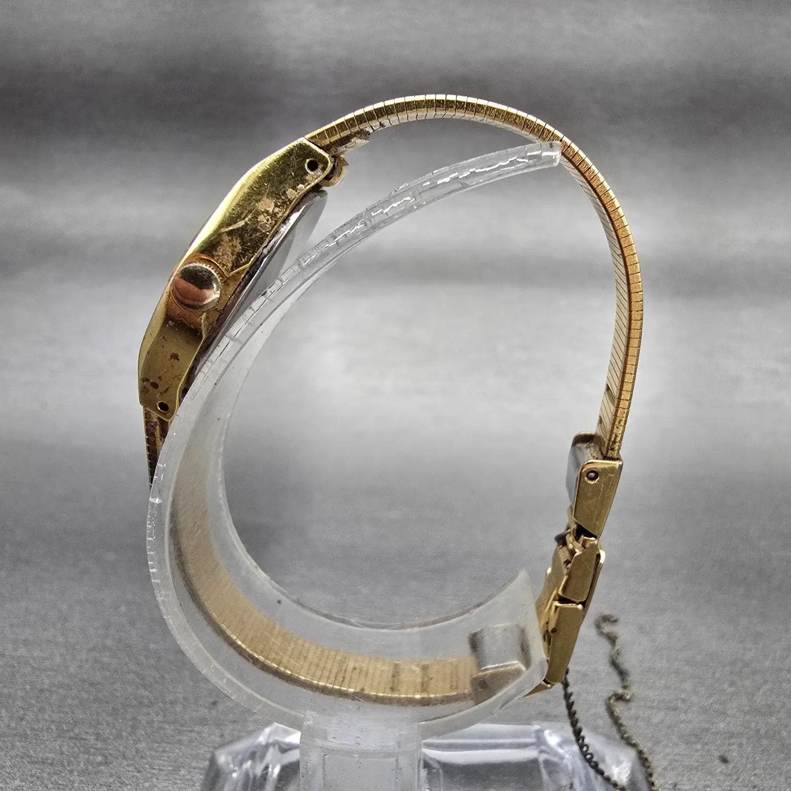 Seiko Watch Women 17mm Gold Dial Gold Tone Oval 7320-0209 New Battery Vintage G6