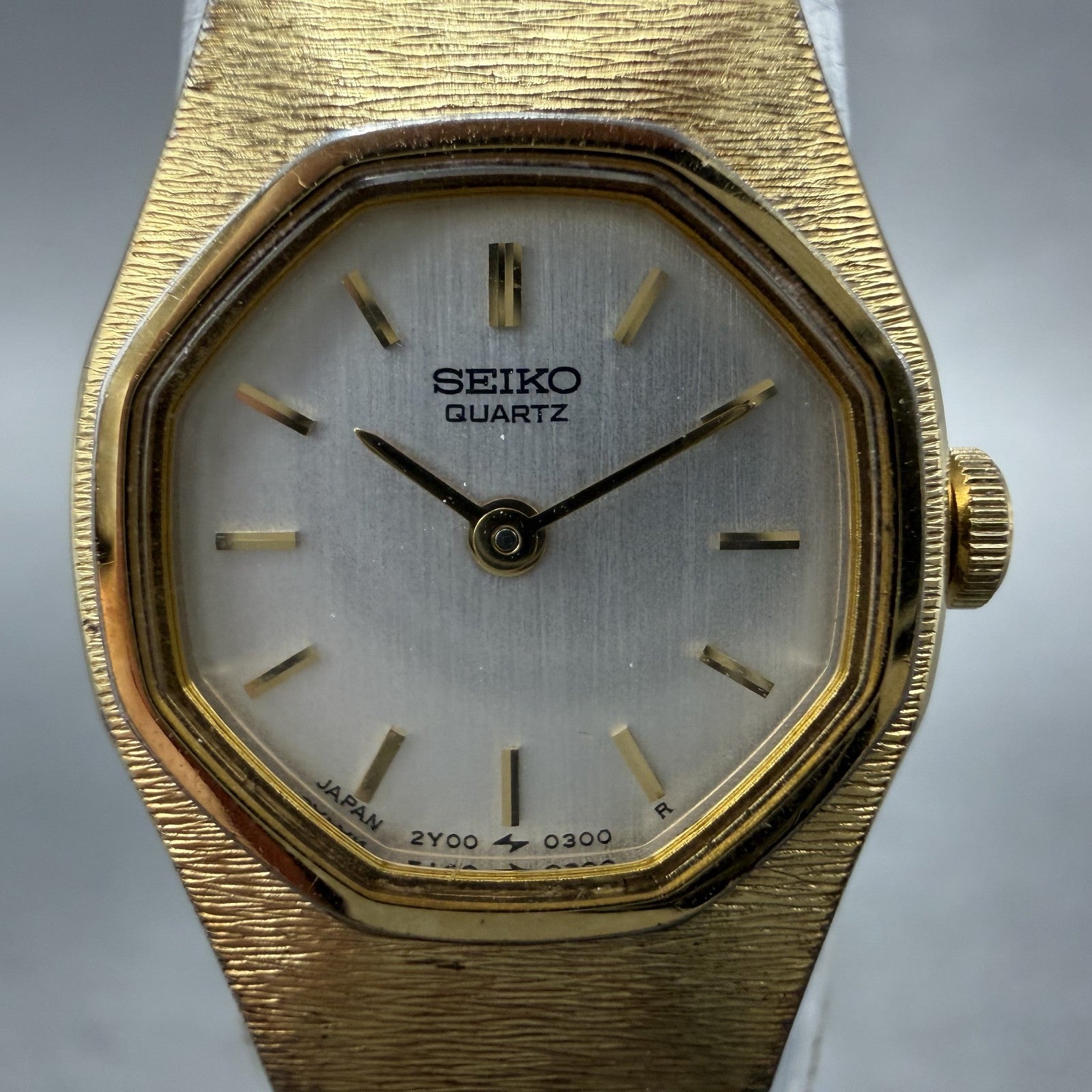 Seiko Watch Women 16mm Silver Dial Gold Tone Octagon 2Y00-5049 New Battery1