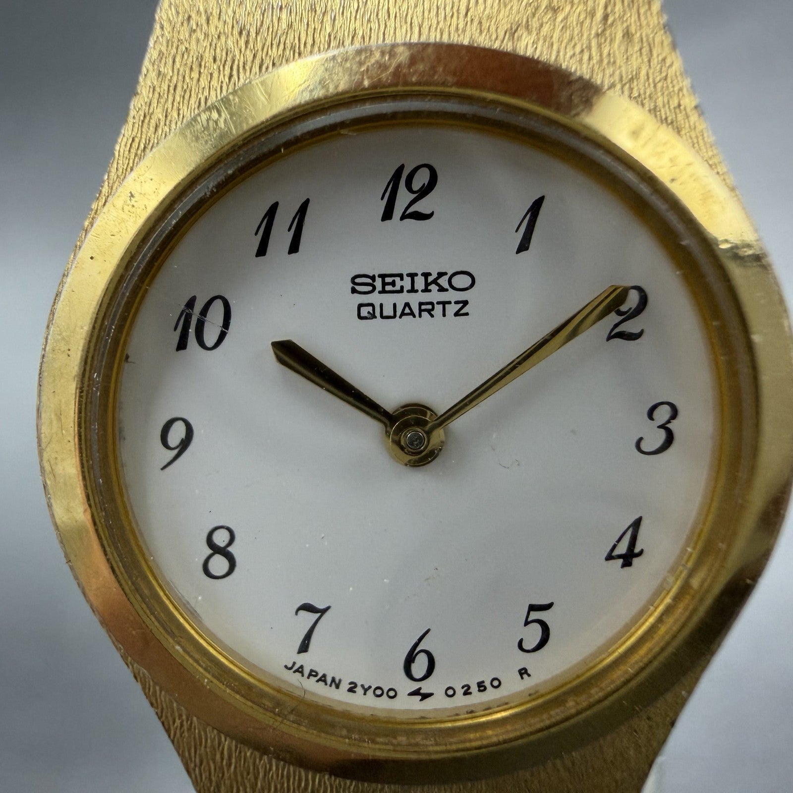 Seiko Watch Women 19mm White Dial Gold Tone Round Vinatge 2Y00-0010 New Battery1