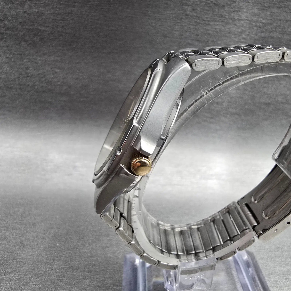Seiko SQ 100 Watch Men 36mm Silver Dial Silver Tone Daydate 5Y23-7029 New Batt 72