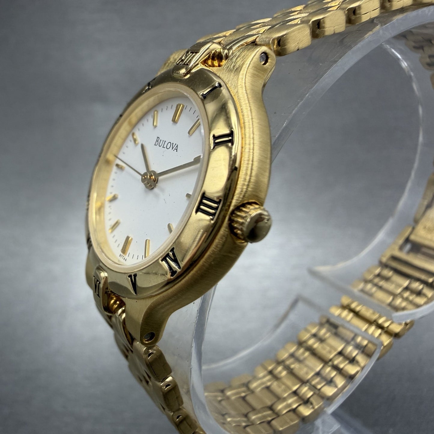 Bulova Watch Women 25mm White Dial Gold Tone Round 97T44 New Battery2