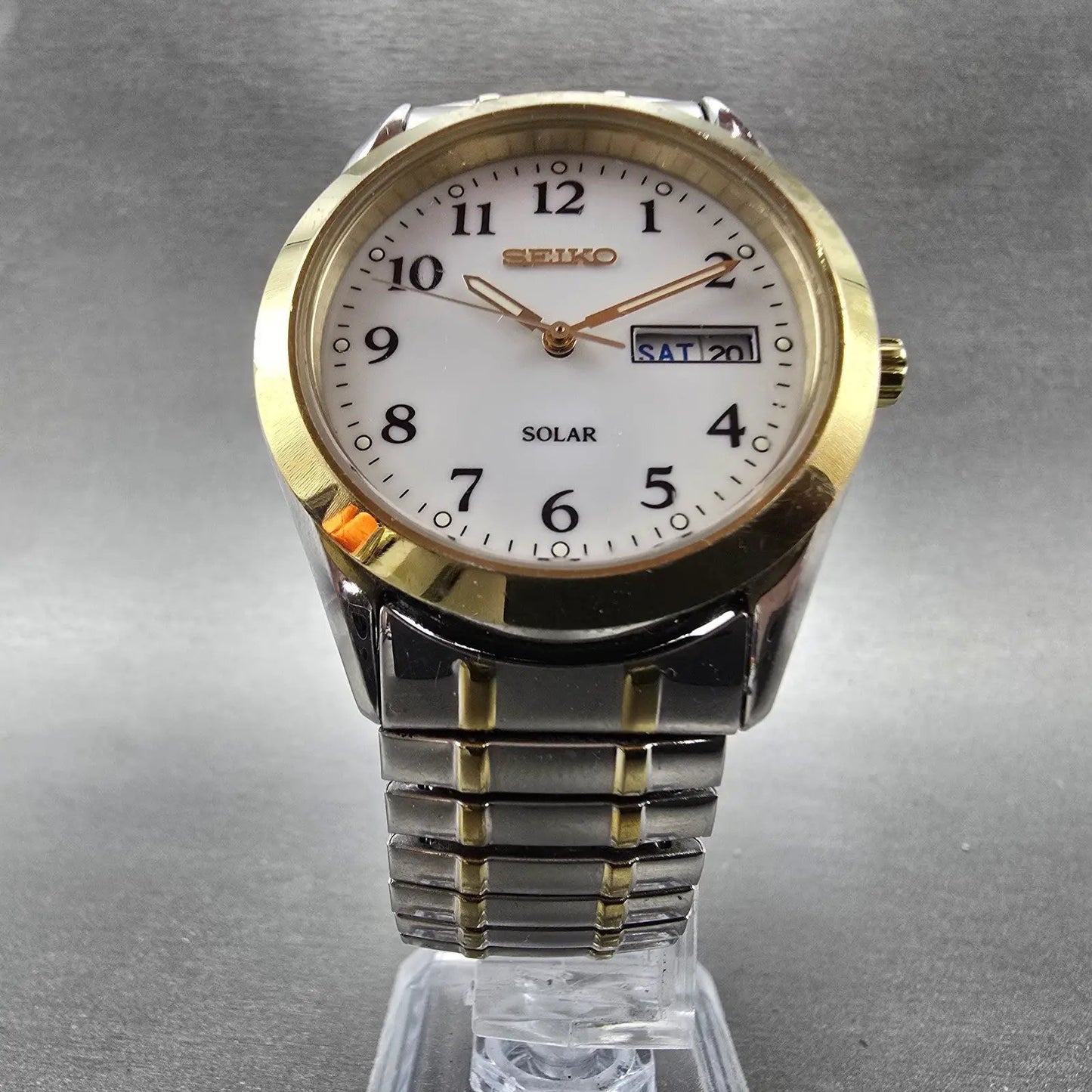 Seiko Solar Watch Men 37mm White Dial Two Tone Daydate Round V158-0AB0 Runs HNJJ5