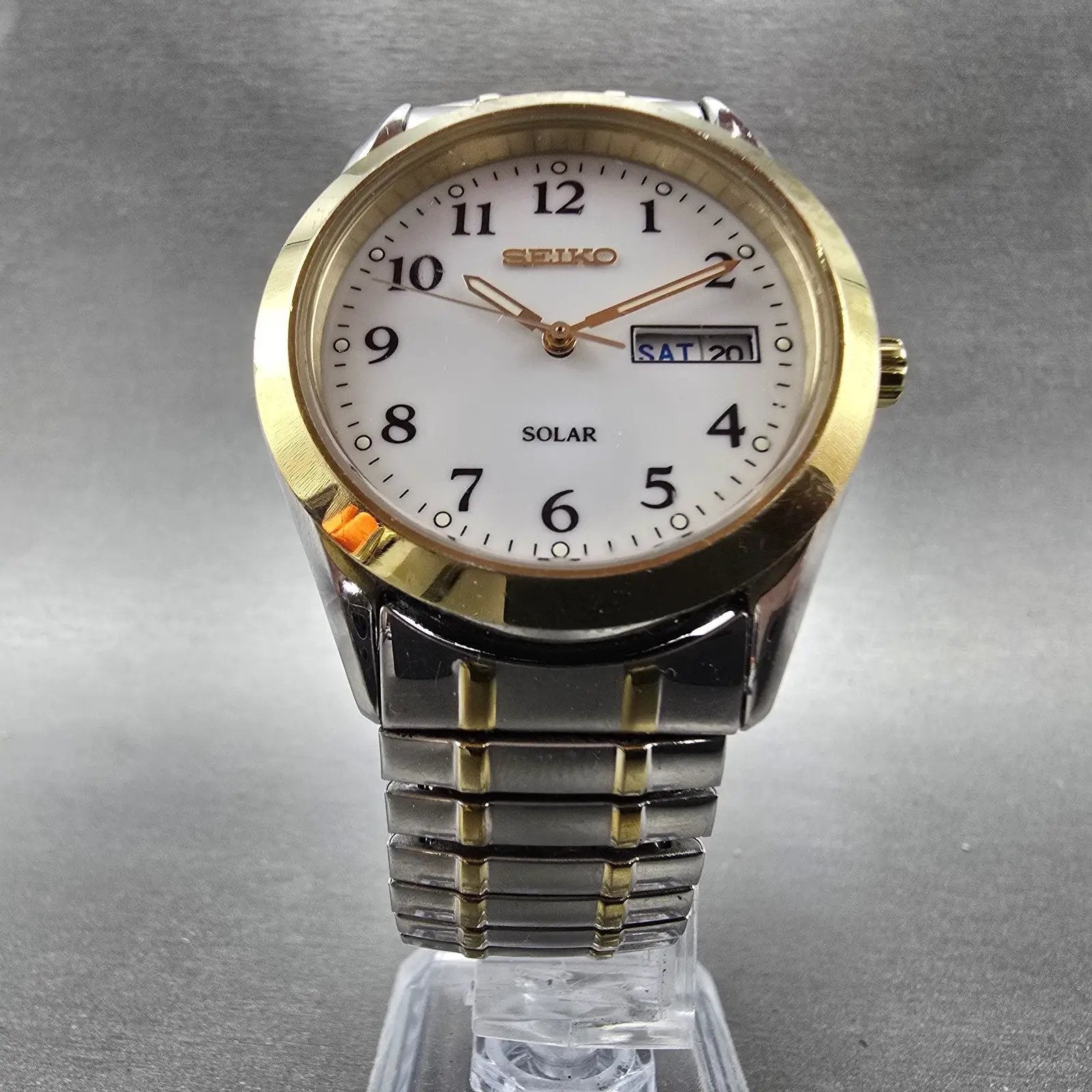 Seiko Solar Watch Men 37mm White Dial Two Tone Daydate Round V158-0AB0 Runs HNJJ5