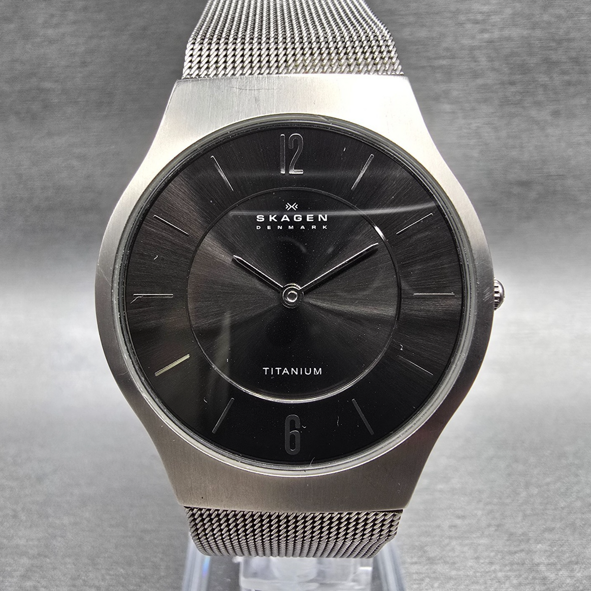Skagen Watch Men 34mm Black Dial Titanium Round Mesh Band 233LTTM New Battery0