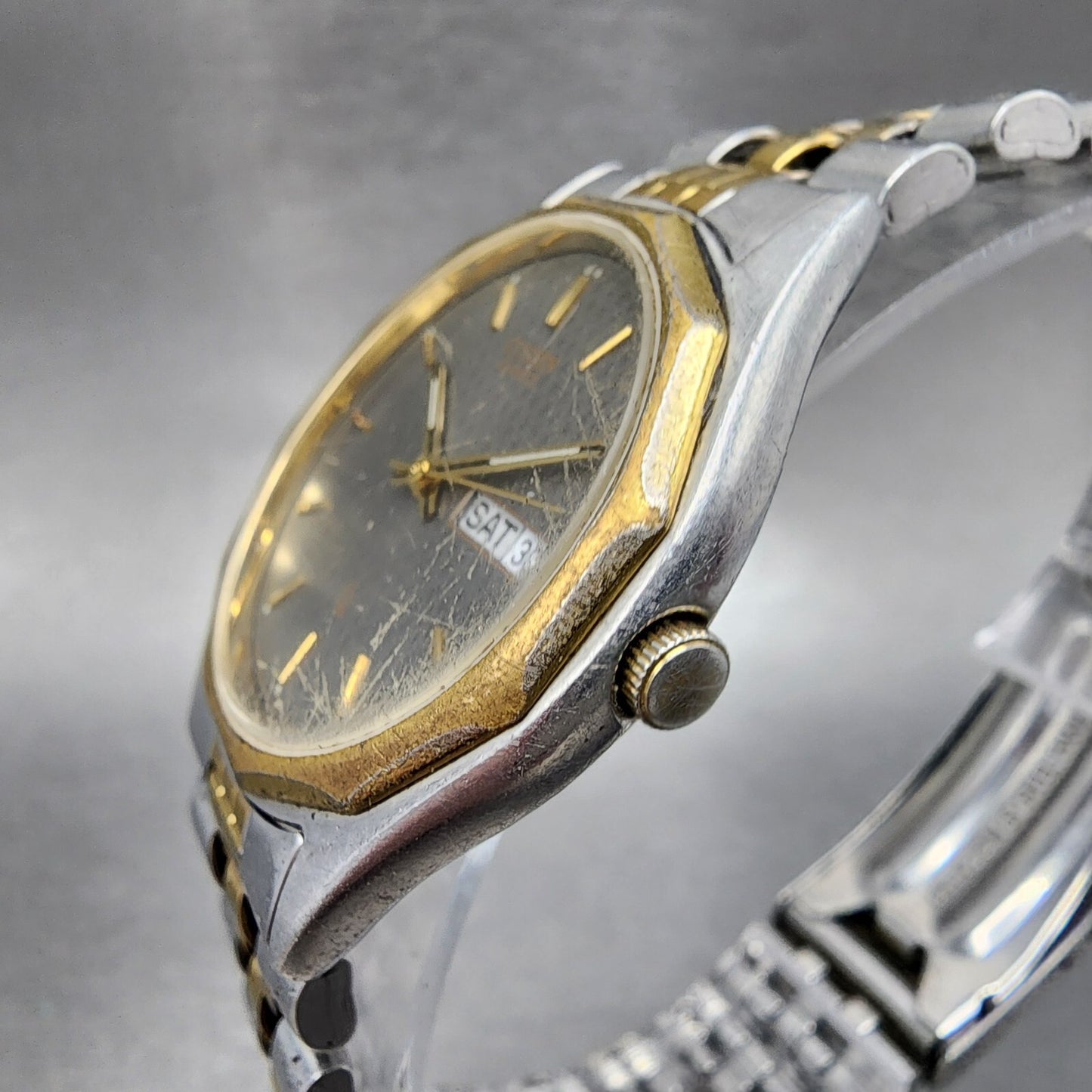 VTG Citizen CQ Watch Men 35mm Gray Dial Two Tone Daydate Round New Battery2