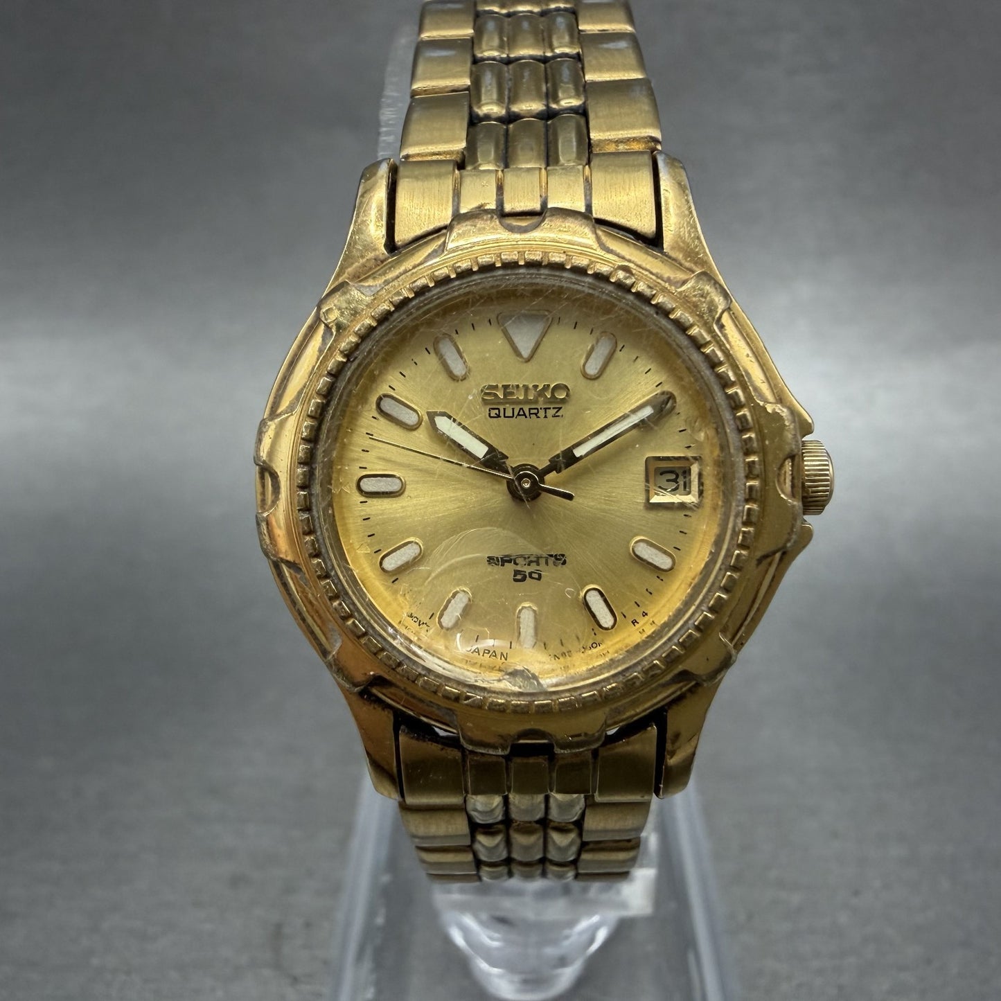 Seiko Sports 50 Watch Women 25mm Champagne Dial Gold Tone Date 7N820271 New Bat0