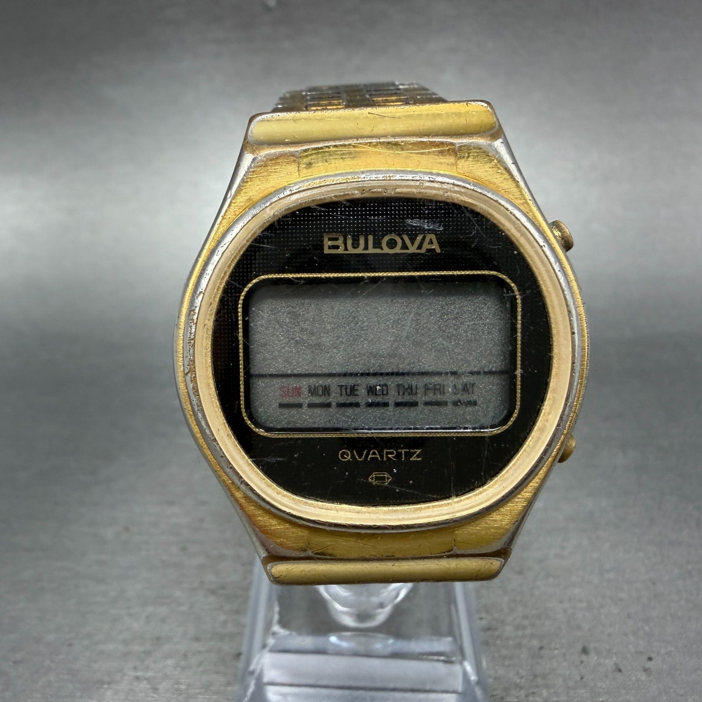 Bulova Digital Watch Men 37mm LCD Gold Tone Daydate Round Vintage N7 PARTS0
