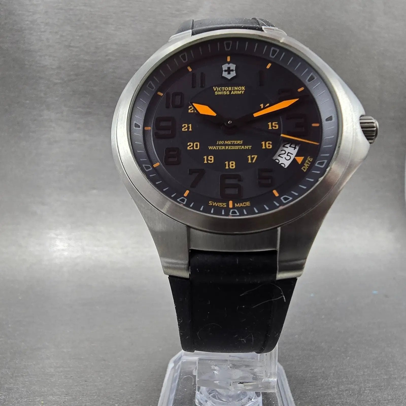 Victorinox Swiss Army Base Camp Watch Men 40mm Gray Dial Steel Date 241464 Runs5