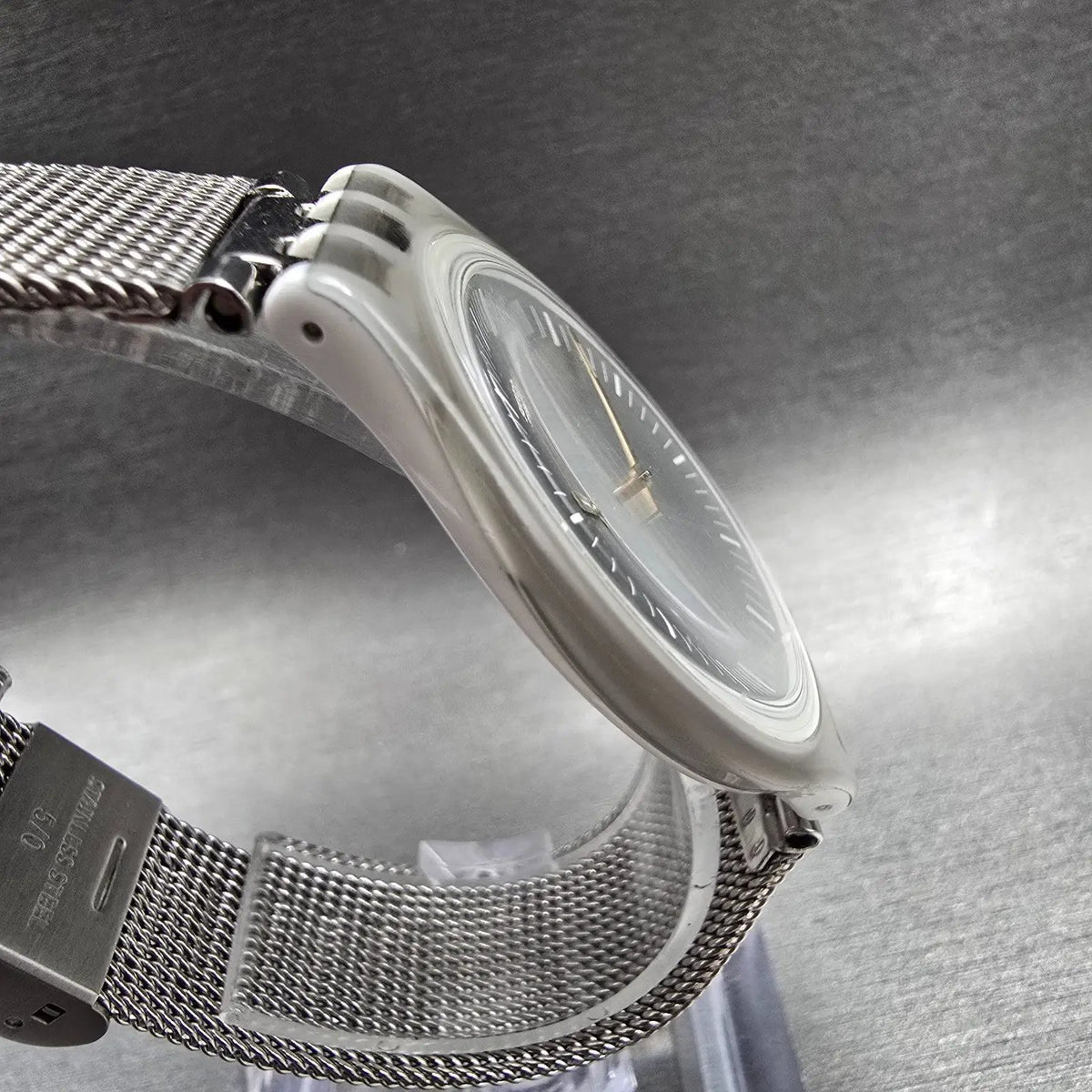 Swatch Skinmesh Watch Men 35mm Silver Dial Mesh Band Round SVOM100M New Battery3