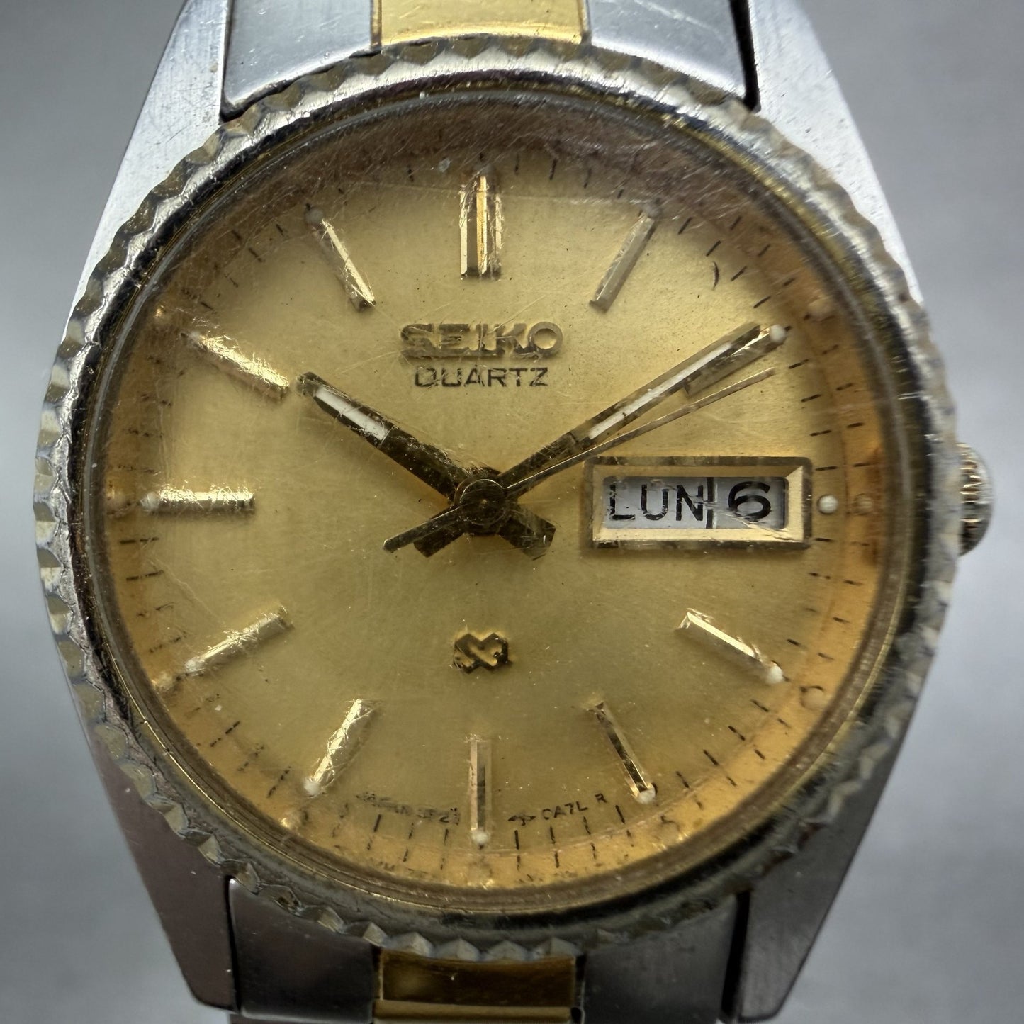 Seiko SQ Watch Women 24mm Gold Dial Two Tone Daydate Round 3E23-0A60 New Batt KD1