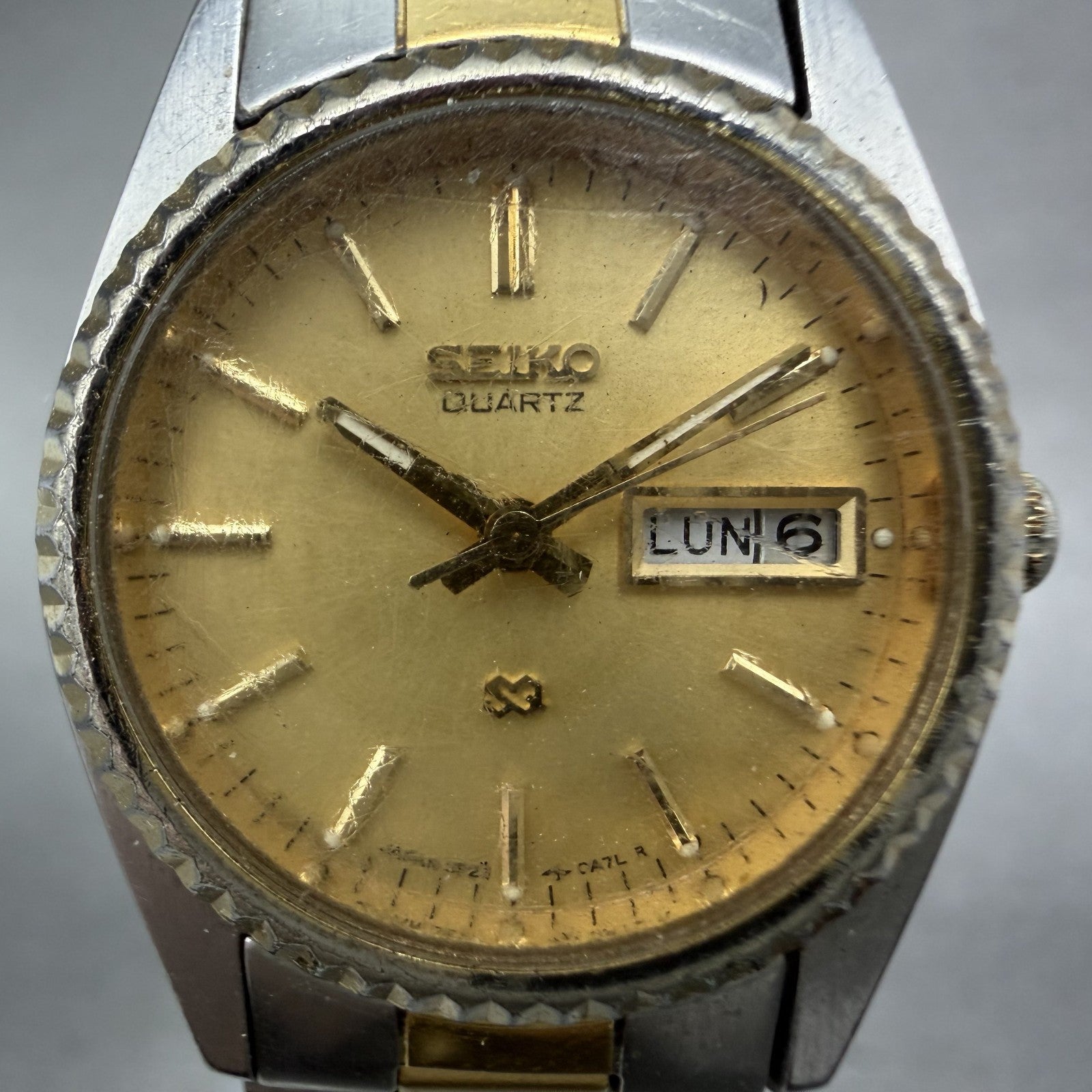 Seiko SQ Watch Women 24mm Gold Dial Two Tone Daydate Round 3E23-0A60 New Batt KD1
