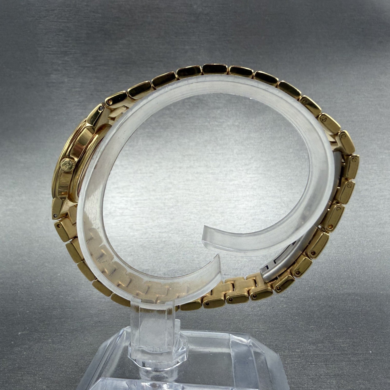 Gucci 3300L Watch Women 26mm Black Dial Gold Plated Round New Battery Vintage6